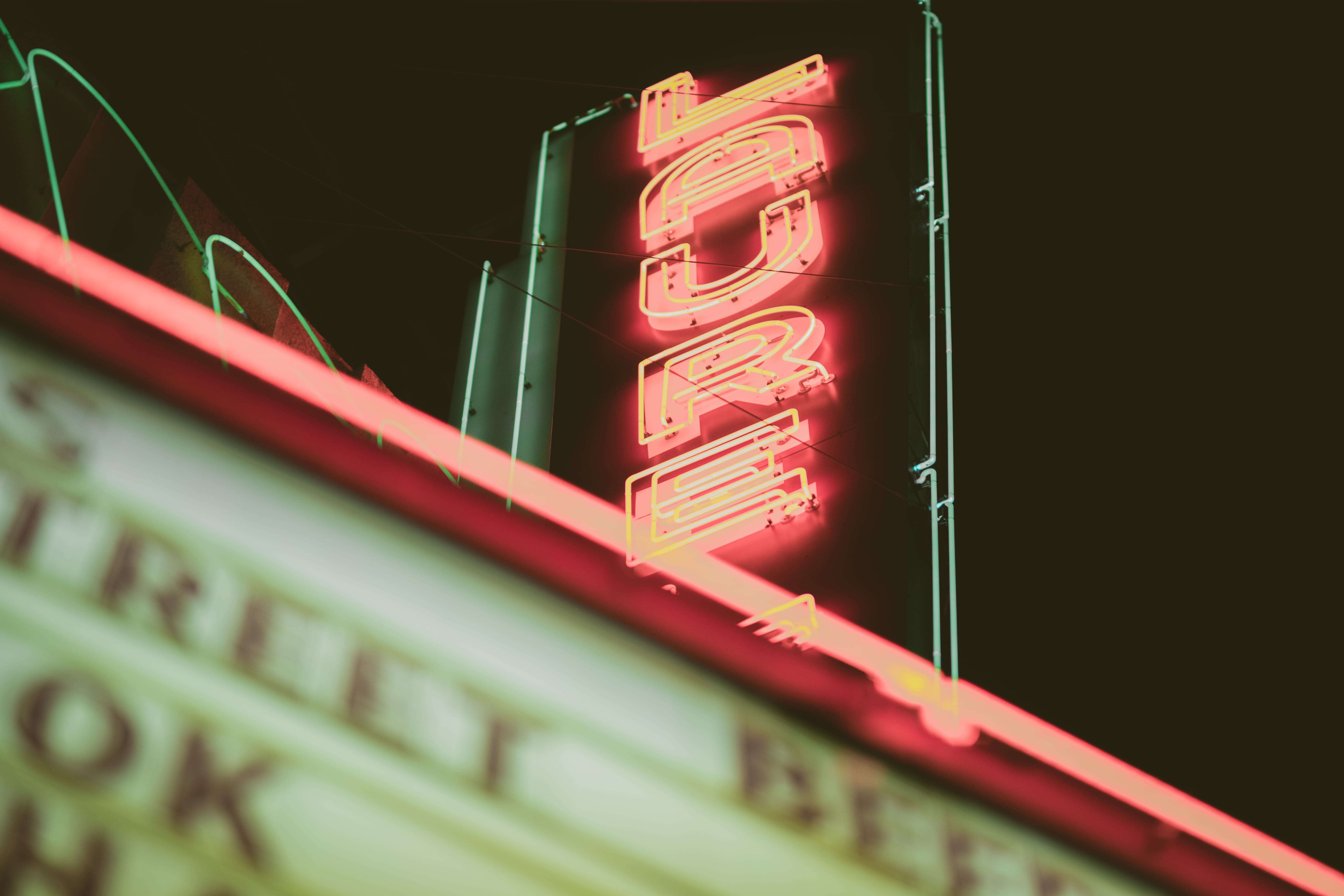 selective focus, arts culture and entertainment, marketing, green color, neon, smoke pipe, diner, information, town, red, neighborhood, hotel, urban, sign, HD Wallpaper