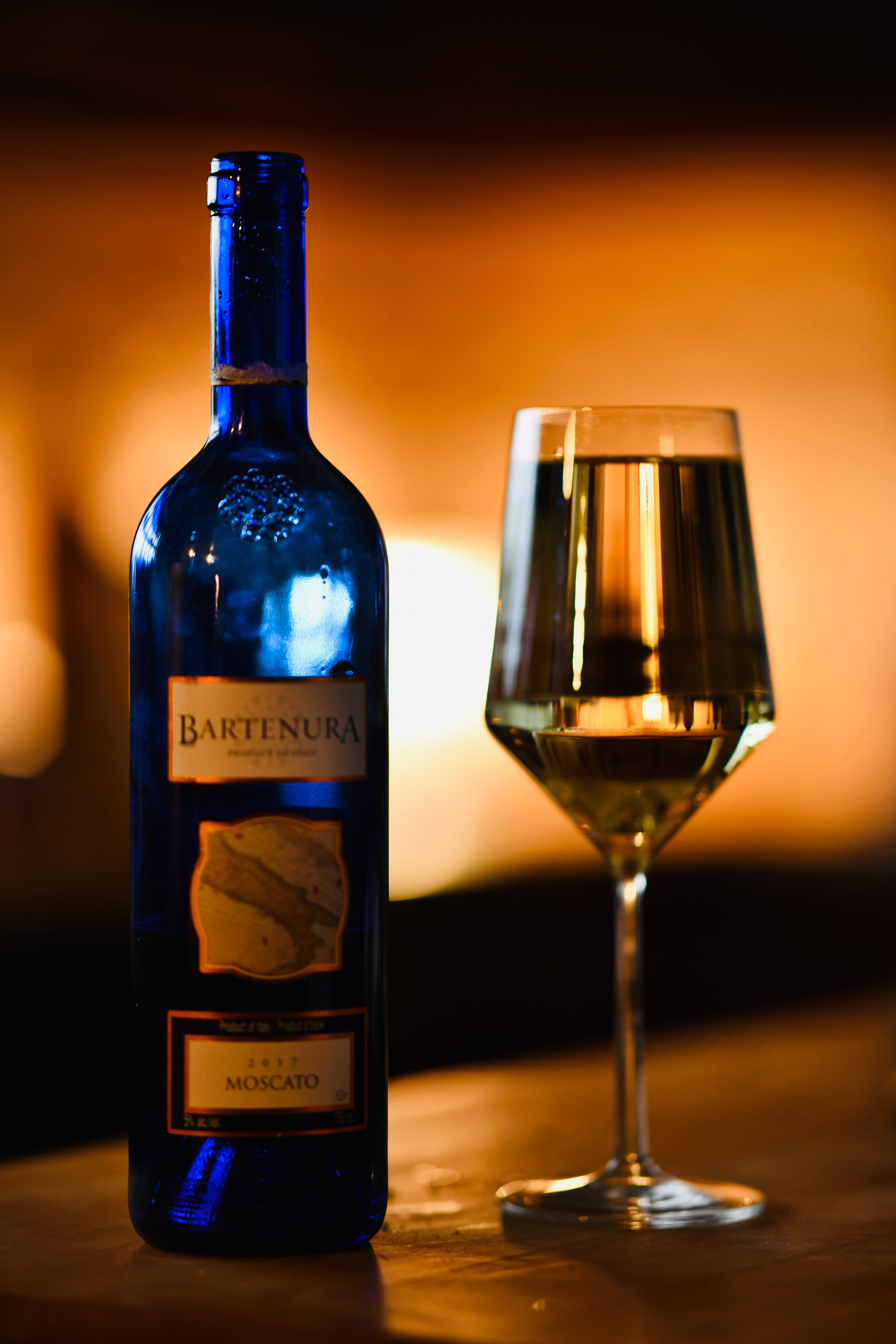 liquor, lamp, glass - material, household equipment, no people, beer, sphere, table, still life, pub, refreshment, rose wine, drinking glass, drink, bottle, Phone HD Wallpaper
