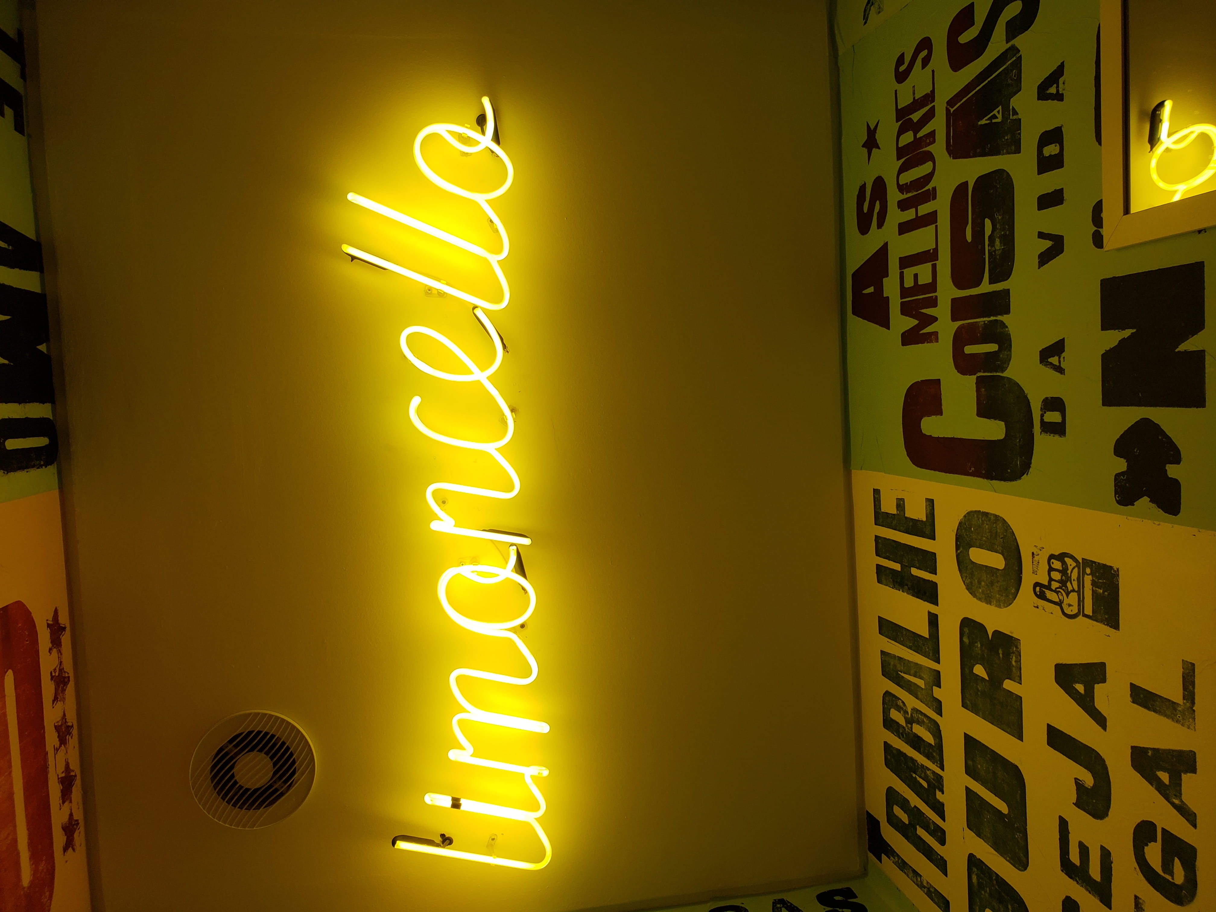 headlight, western script, communication, inn, building, brazil, 4K, trademark, clinic, text, sign, symbol, illuminated, number, logo, itaim bibi, business, HD Wallpaper
