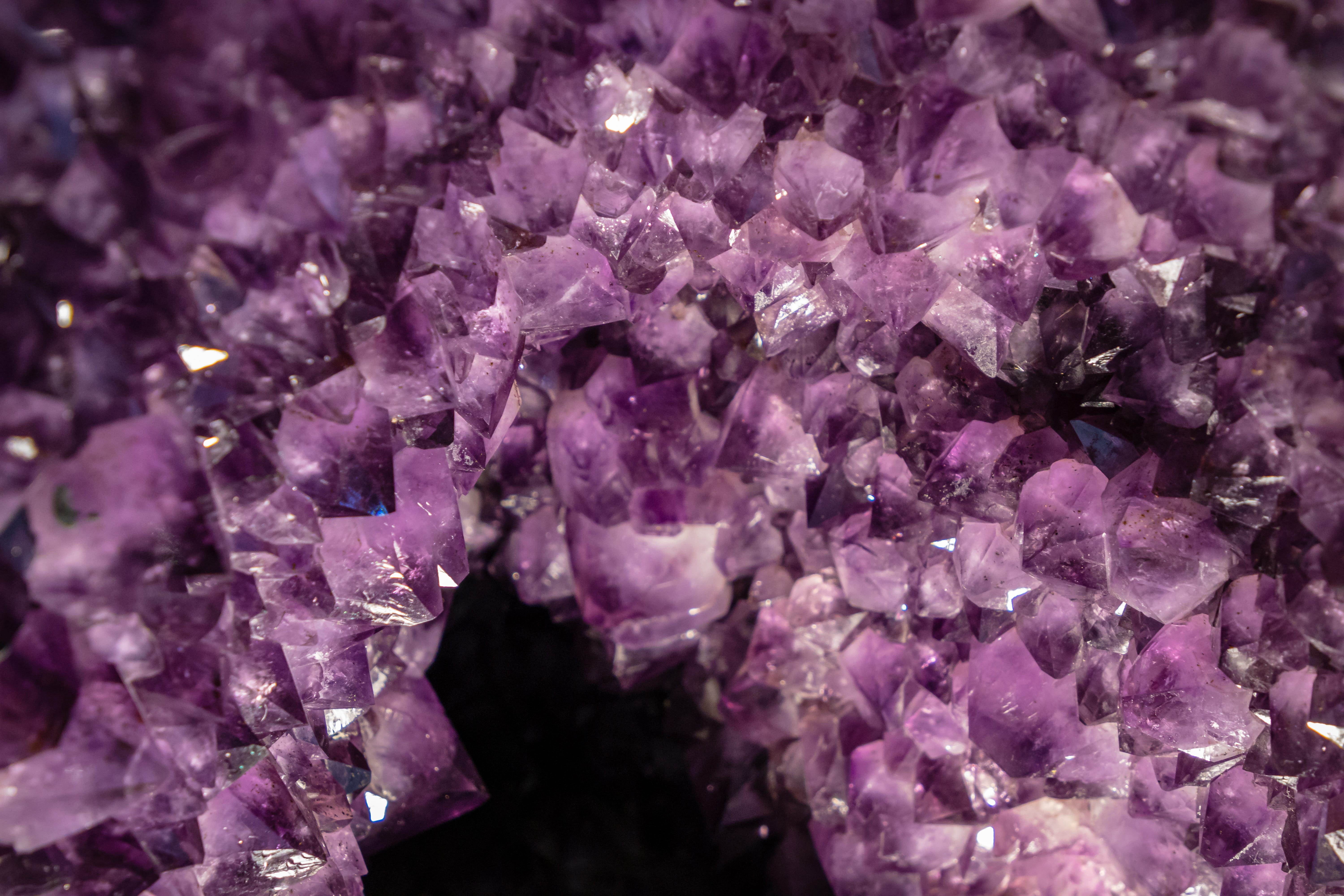 5K, beauty in nature, plant, lighting, backgrounds, mineral, accessory, full frame, quartz, tuxedo, apparel, precious gem, outdoors, geology, amethyst, HD Wallpaper