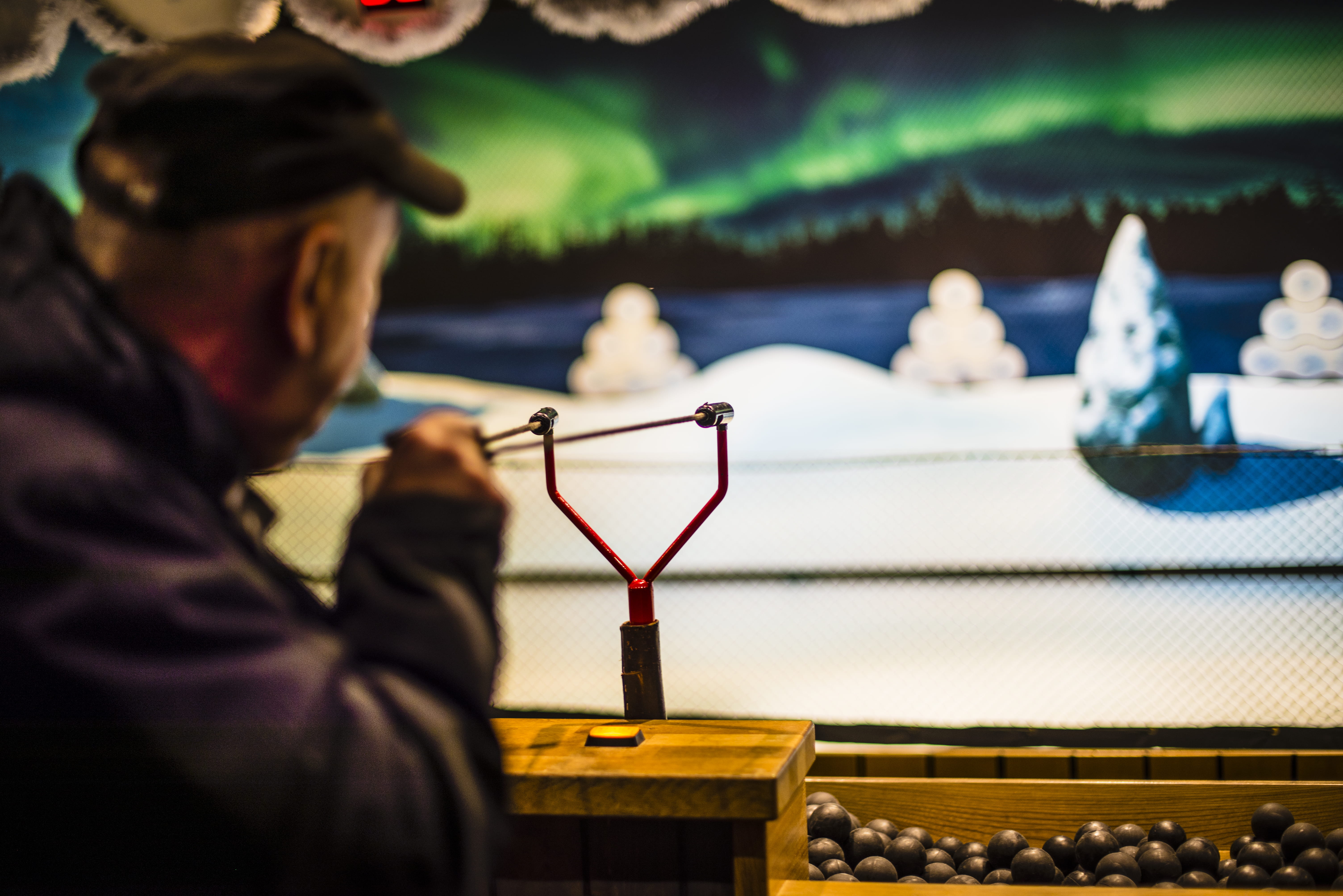slingshot, senior adult, clothing, liseberg, looking, photo, overcoat, sphere, 5K, face, human, lifestyles, coat, males, photography, outdoors, day, adult, HD Wallpaper