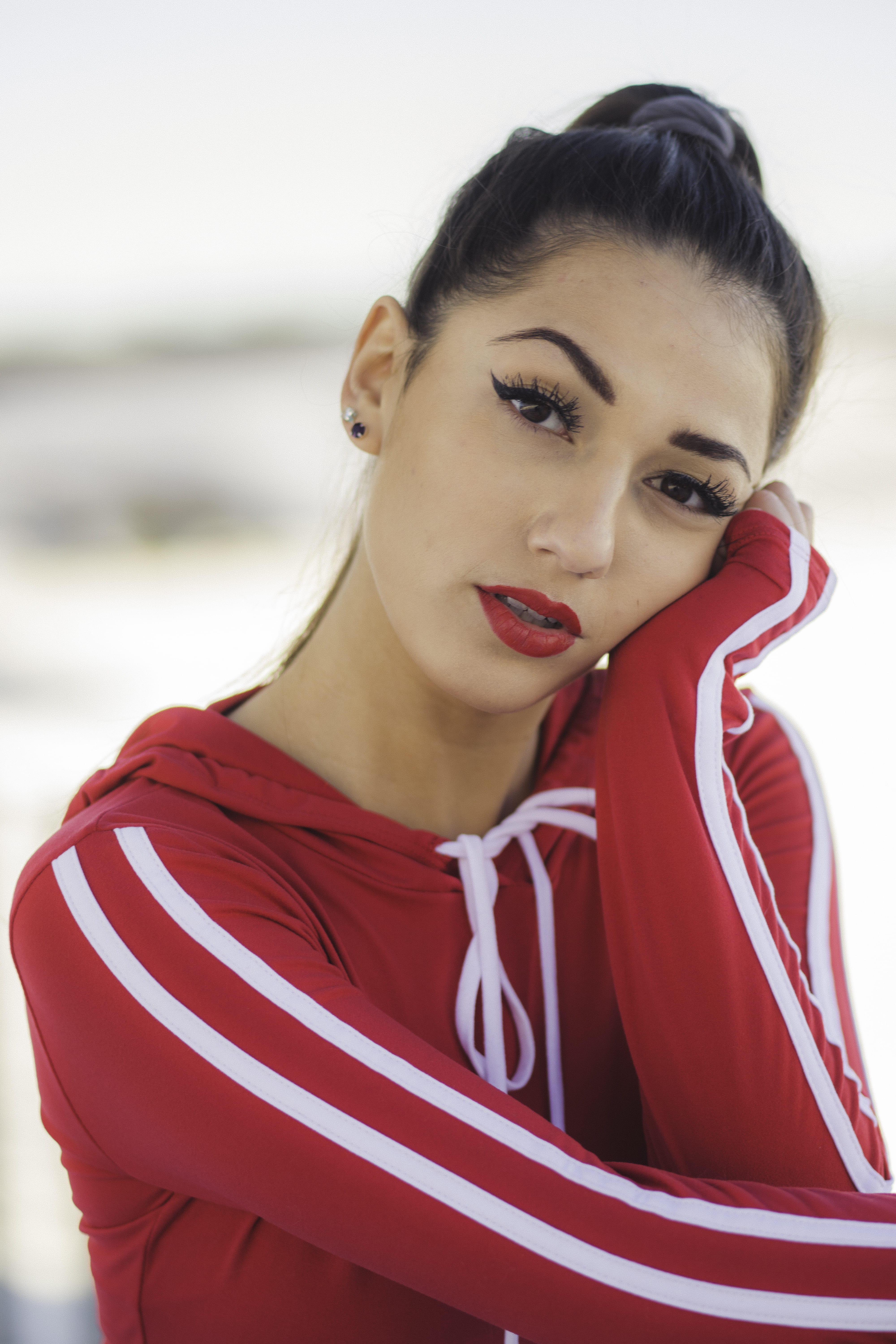 portrait, person, adult, face, leisure activity, land, hairstyle, focus on foreground, apparel, photo, photography, united states, women, front view, long sleeve, Phone HD Wallpaper