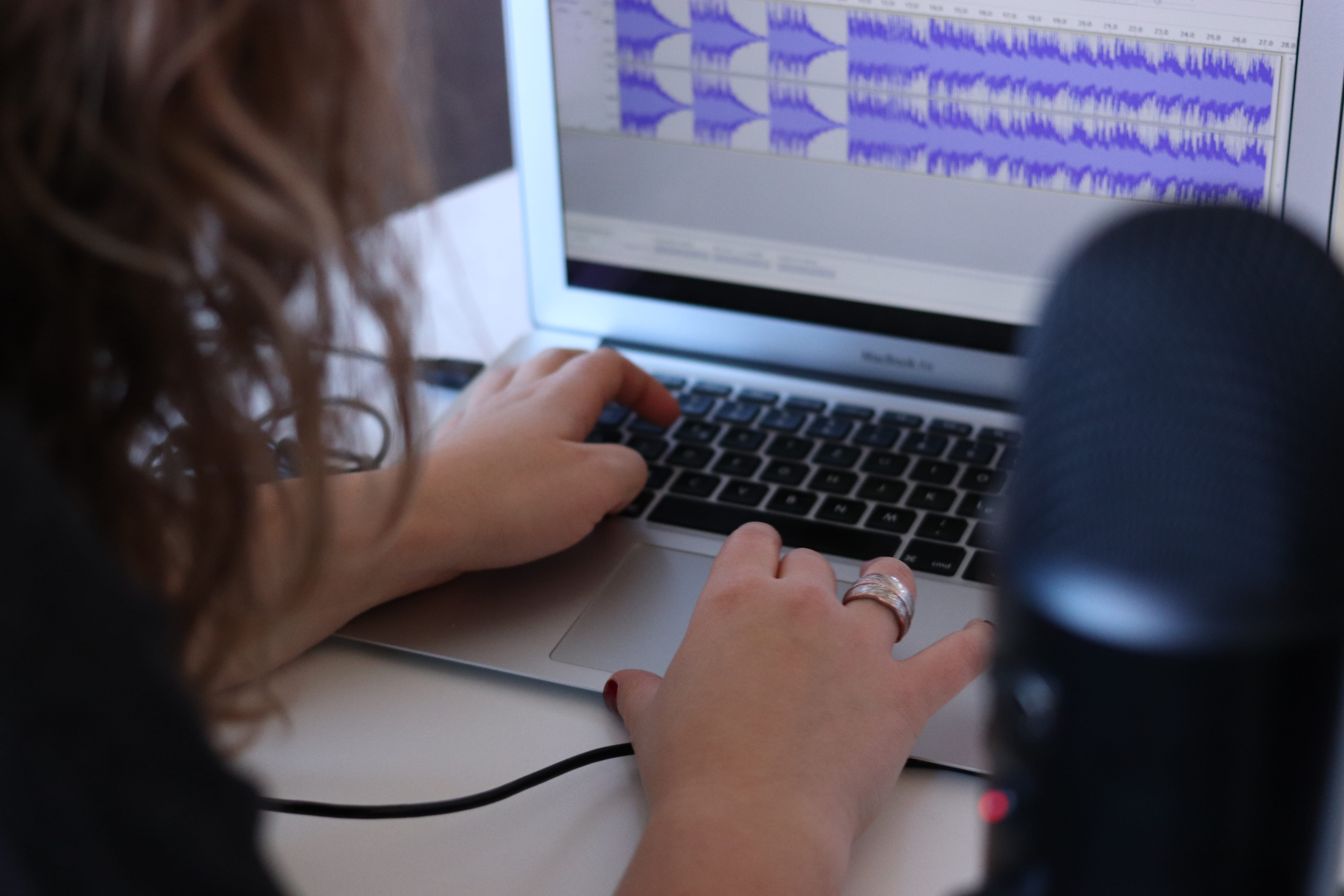 microphone, oscilloscope, mouse, 5K, technology, computer keyboard, air, computer equipment, laptop, surfing the net, sound, computer hardware, podcast, HD Wallpaper