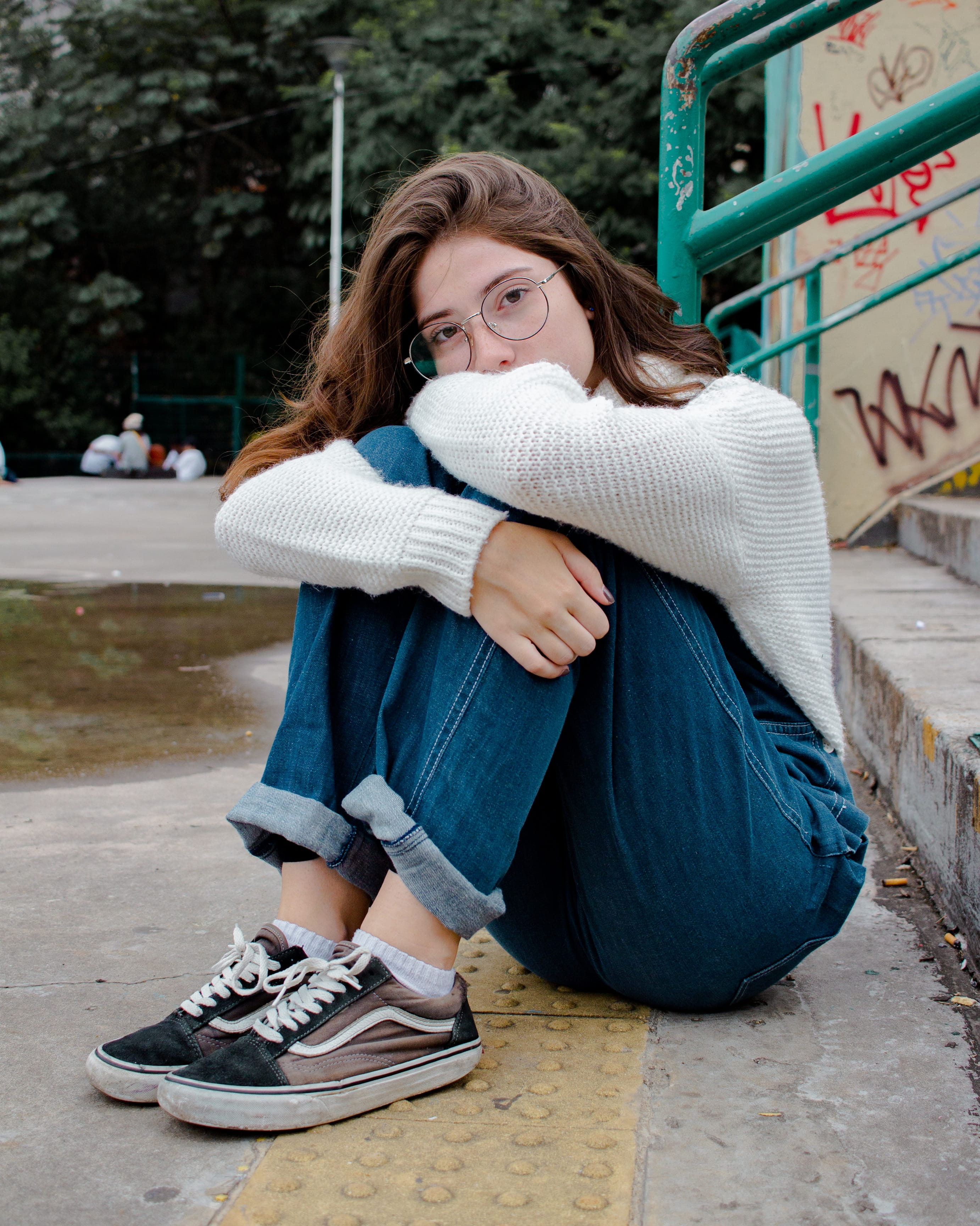 leisure activity, teenager, real people, casual clothing, long hair, winter, 2K, pretty, beautiful woman, sneakers, jacket, young women, gray, casual wear, Phone HD Wallpaper