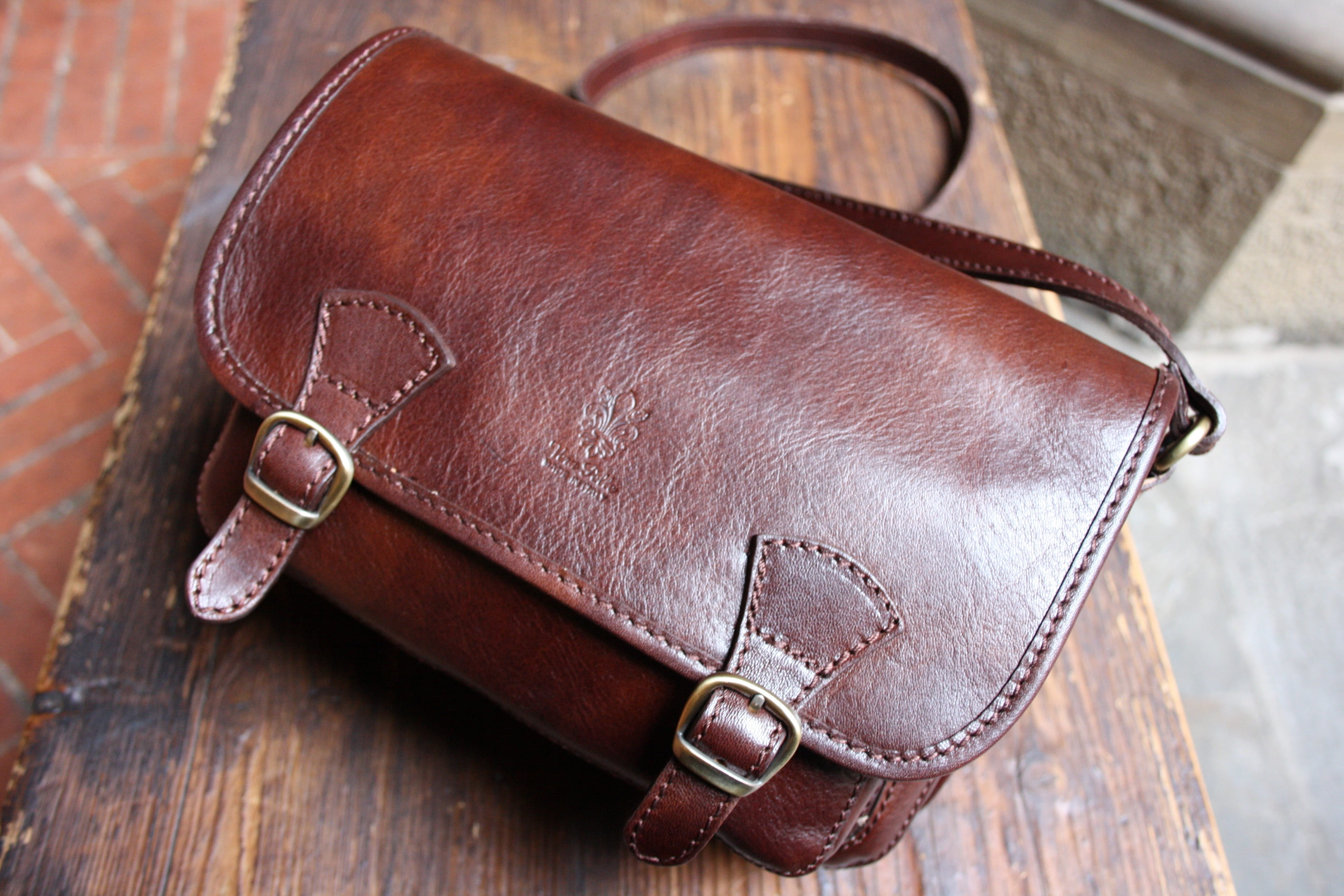 Leather, focus on foreground, indoors, business, simplicity, wallet, closed, 4K, old, Moro, close-up, brown, jewelry, satchel, Testa, old-fashioned, Di, HD Wallpaper