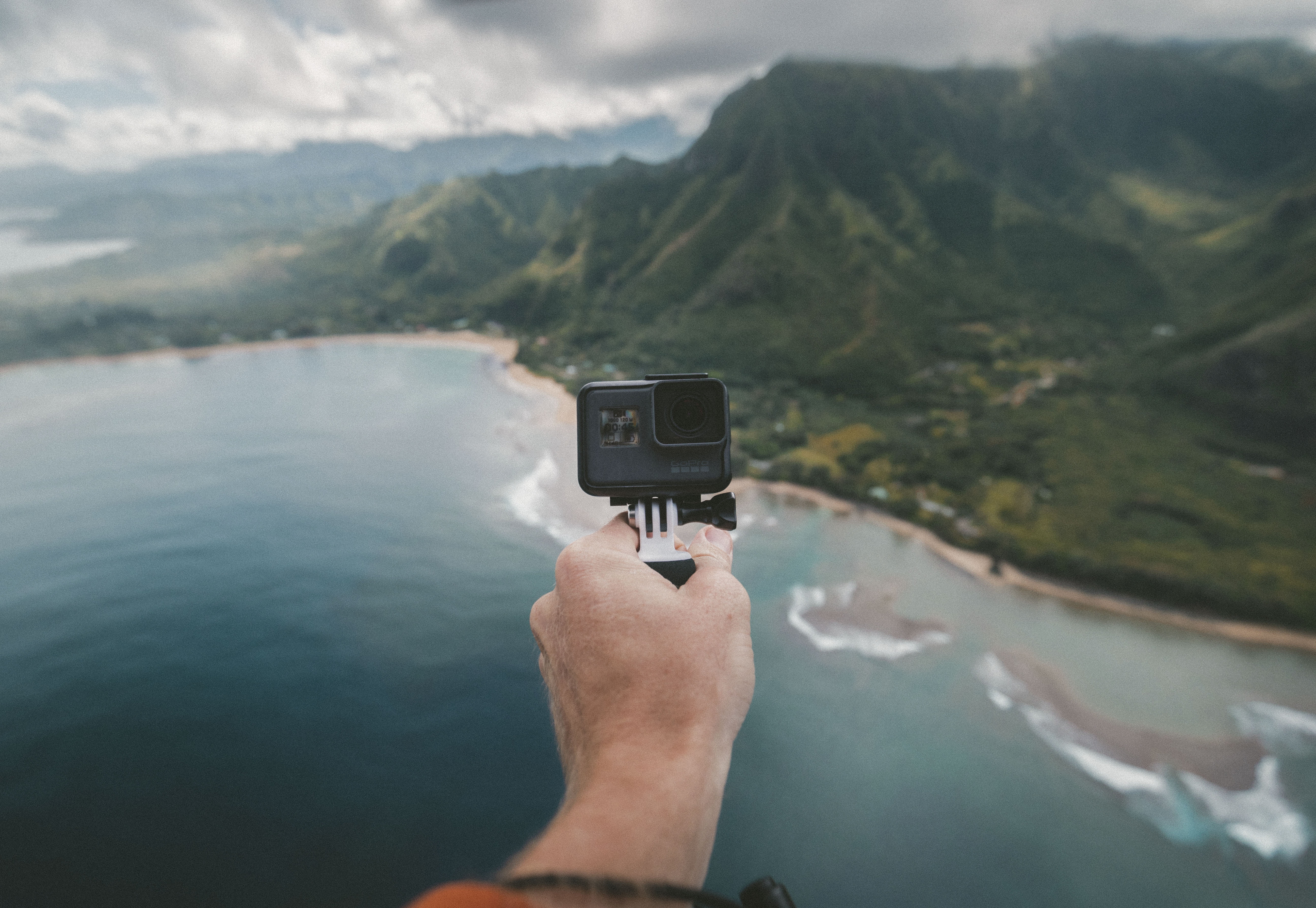 one person, hand, environment, human Hand, wireless technology, landscape, waves, lake, technology, outdoors, current, nature, camera - Photographic Equipment, HD Wallpaper