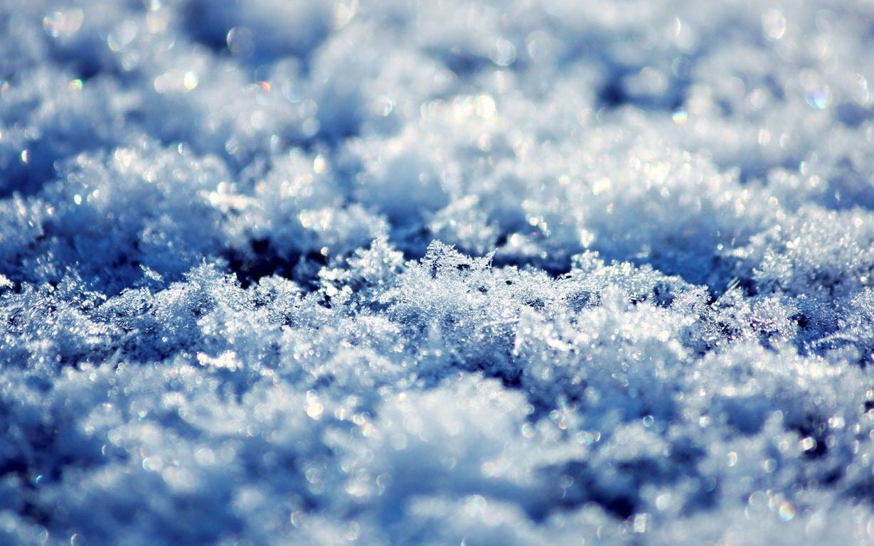 ice Crystal, winter, abstract backgrounds, frozen, frost, glitter, cold - Temperature, christmas, tranquility, nature, ice, macro, bright, white, defocused, HD Wallpaper