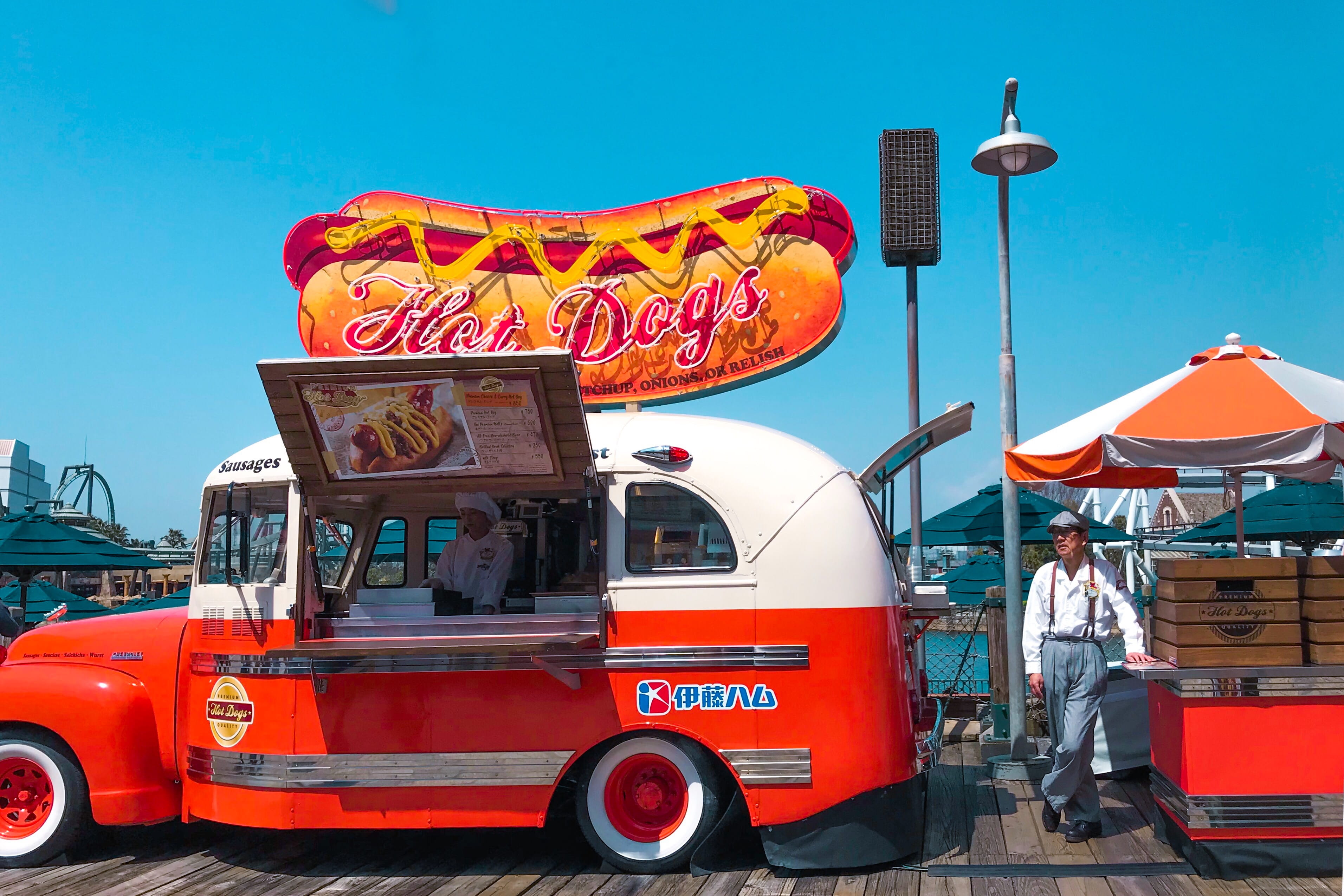outdoors, red, festival, sky, vintage, hot, car, style, occupation, dog, vehicle, people, day, sandwich, cart, classic, city, land vehicle, mode of transportation, HD Wallpaper