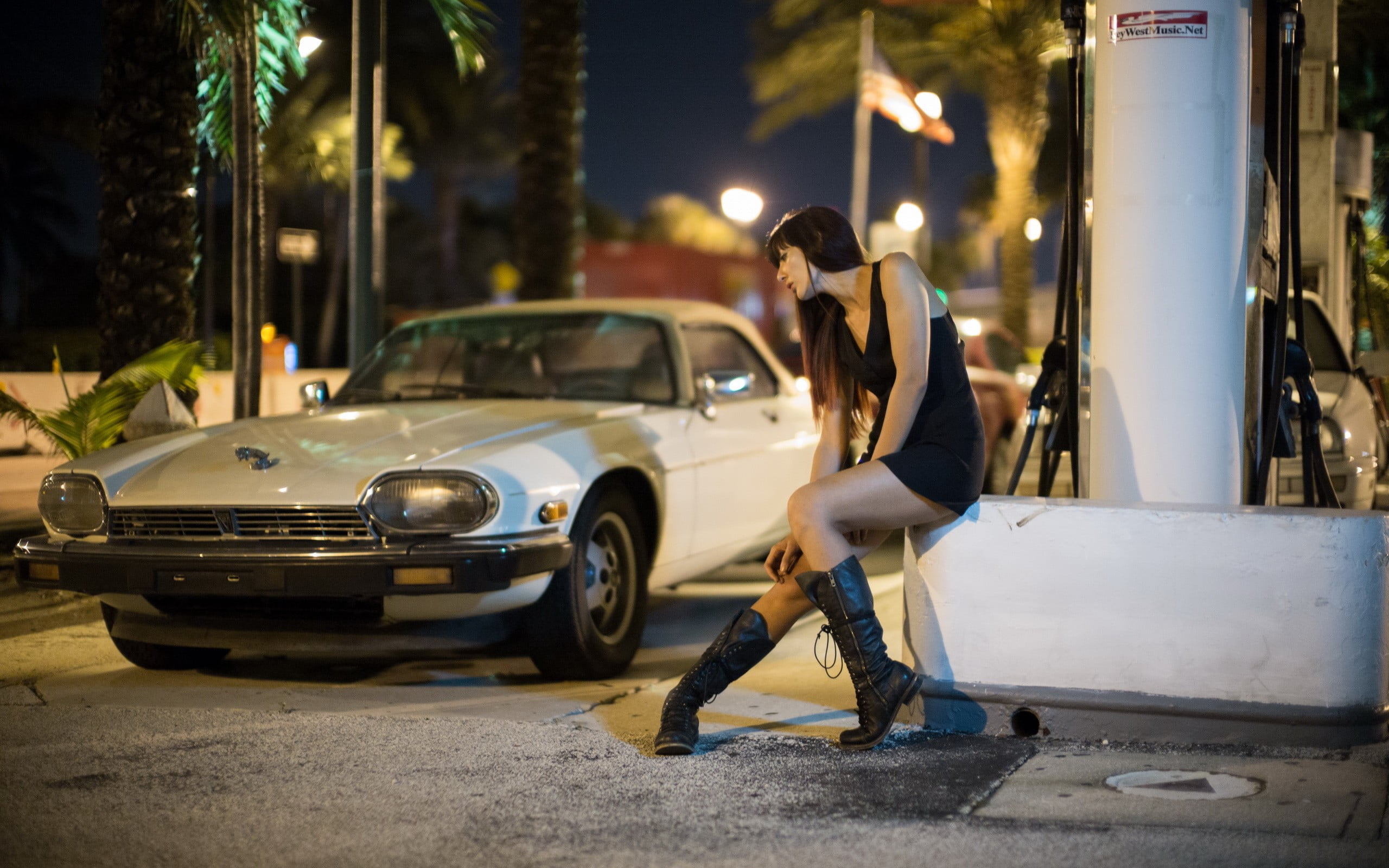 Jaguar XJS, outdoors, midi, one person, land vehicle, real people, city, car, nature, model, women, hairstyle, architecture, mode of transportation, sleeveless, HD Wallpaper