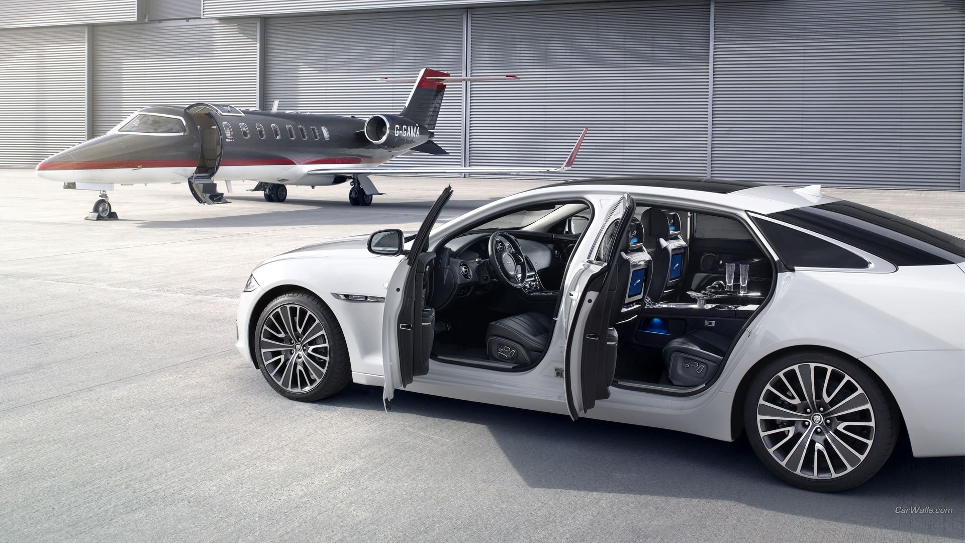 parking garage, built structure, luxury, professional sport, mode of transportation, transportation, garage, outdoors, stationary, retail, 1080P, sport, HD Wallpaper