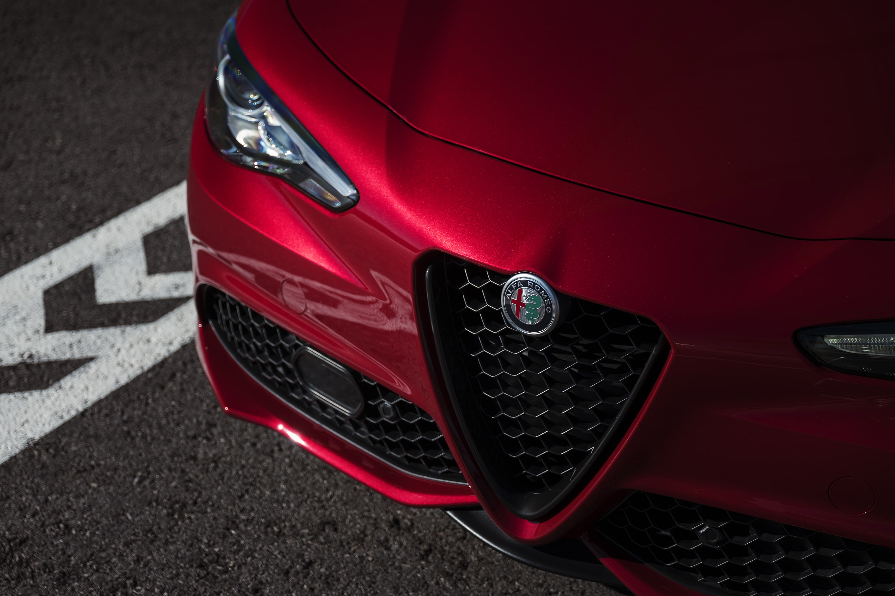 street, alfa, wheel, giulia, sign, no people, edizione, silver colored, 2K, red, nero, car, motor vehicle, 2018, luxury, sports car, land vehicle, city, HD Wallpaper