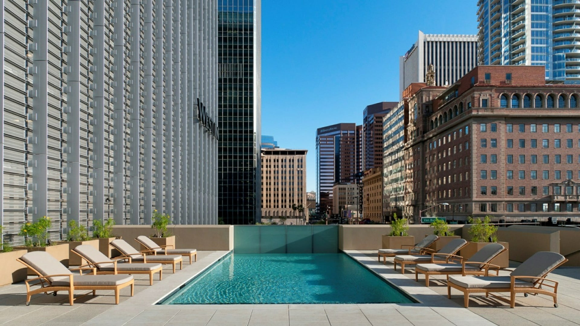chair, tower block, sky, table, modern, daytime, day, hotel, united states, metropolis, skyscraper, apartment, swimming pool, city, built structure, nature, HD Wallpaper