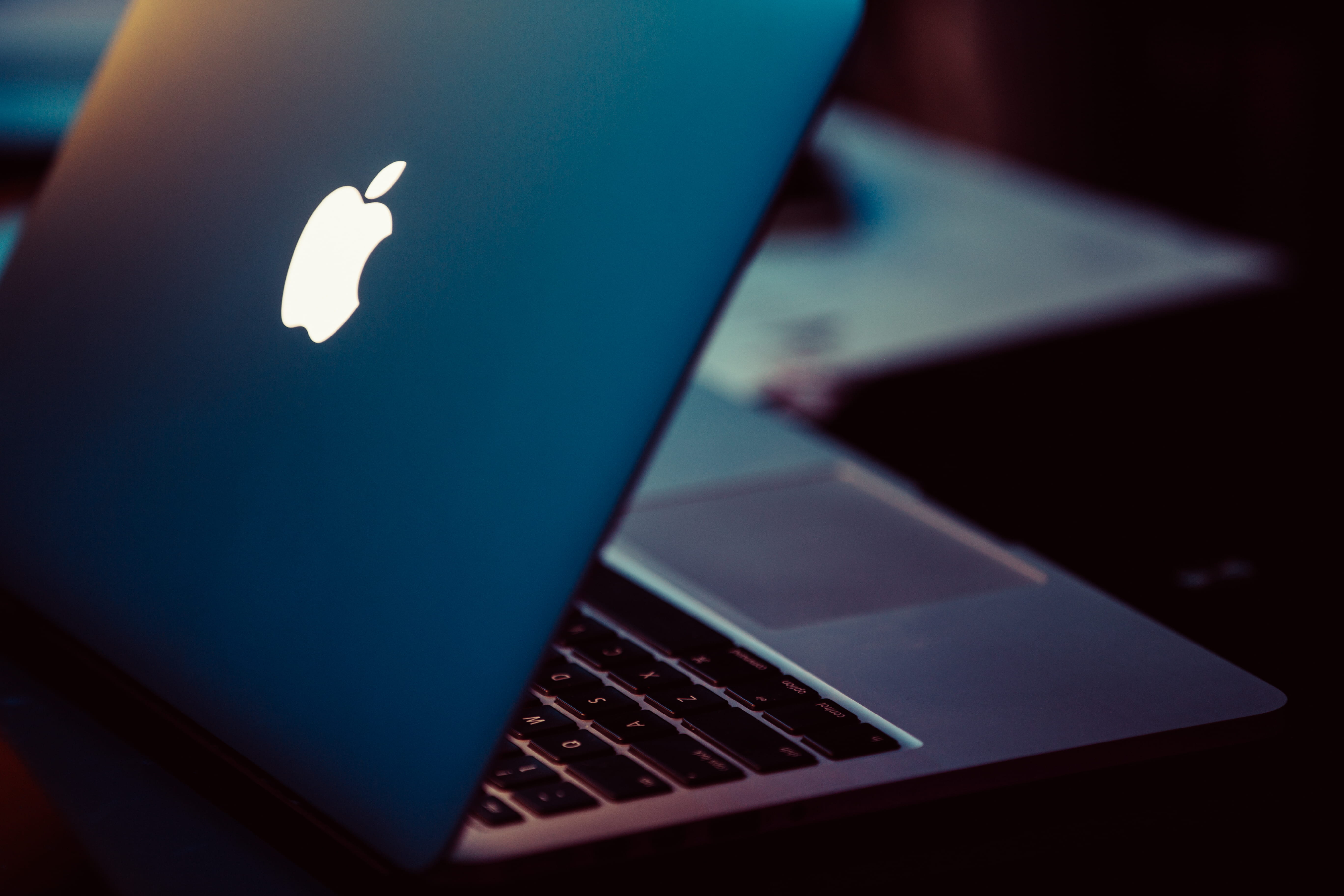 computer equipment, computer network, focus on foreground, focus, computer keyboard, table, laptop, apple, air, no people, using laptop, computer crime, HD Wallpaper