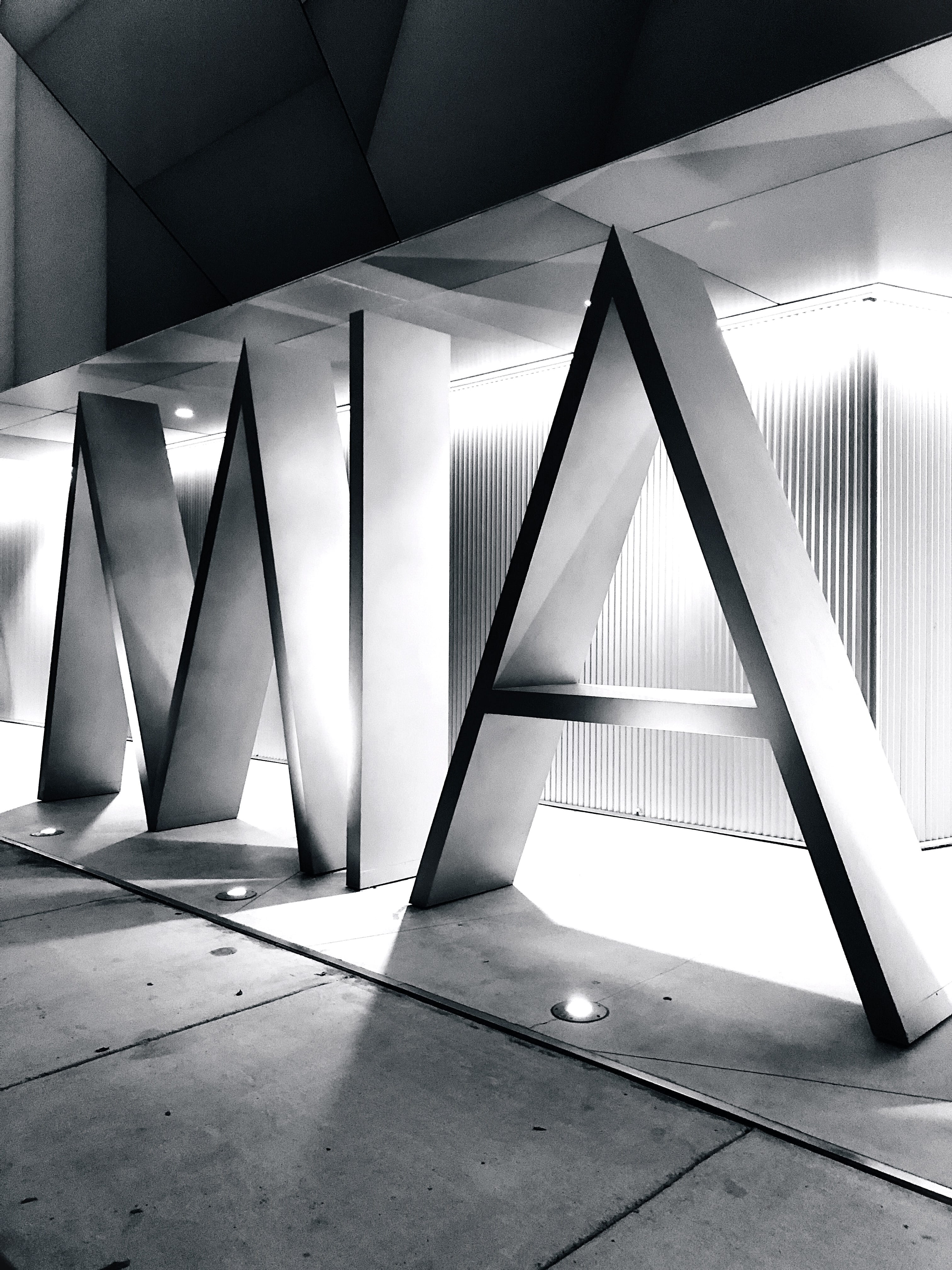 no people, dark, indoors, 4K, shape, geometric shape, ceiling, pattern, modern, light, letters, 60 ne 41st st, black and white, sunlight, art institute, Phone HD Wallpaper