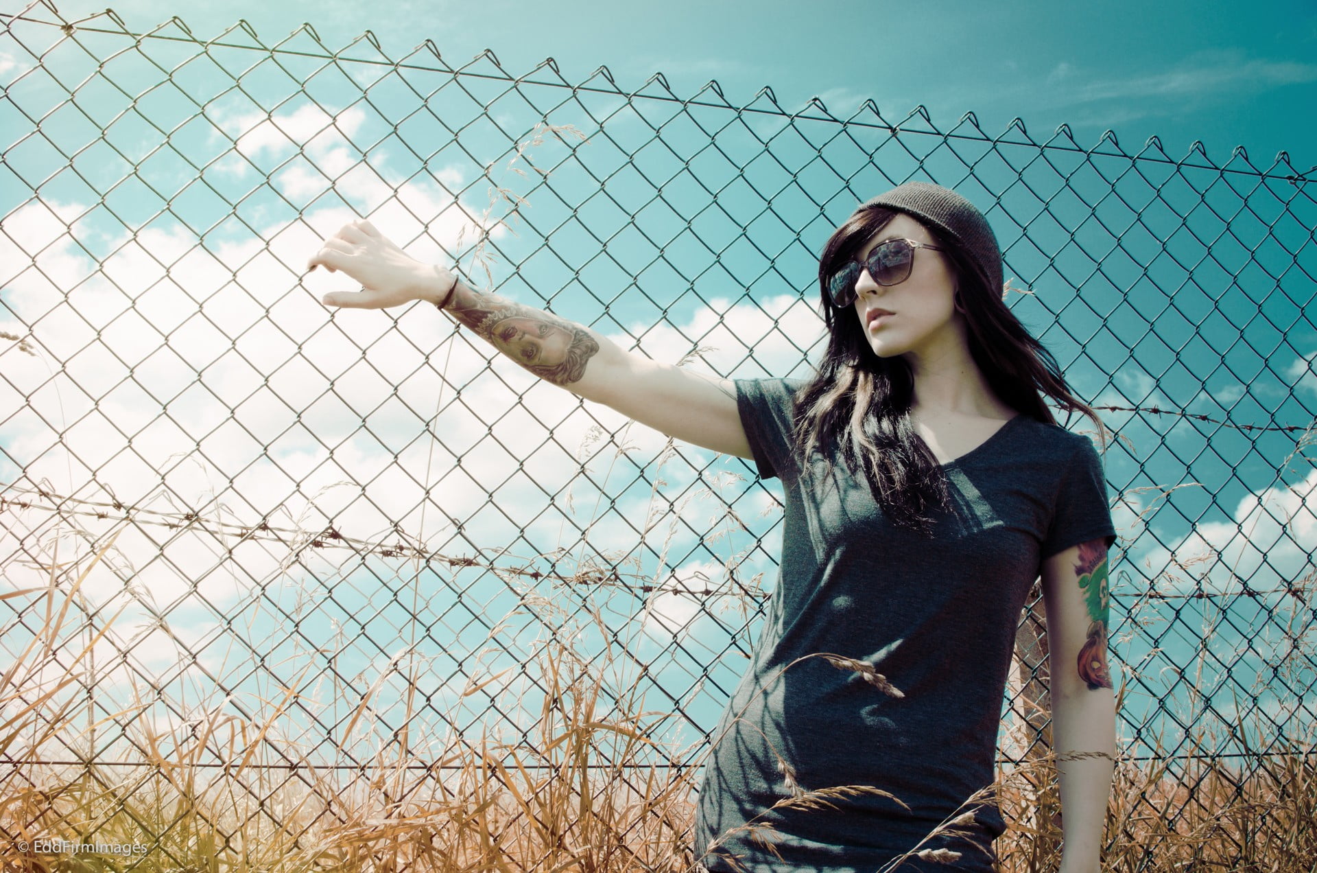 young women, wire, real people, long hair, hairstyle, wire mesh, women with glasses, chainlink fence, hair, adult, women, women outdoors, beautiful woman, HD Wallpaper
