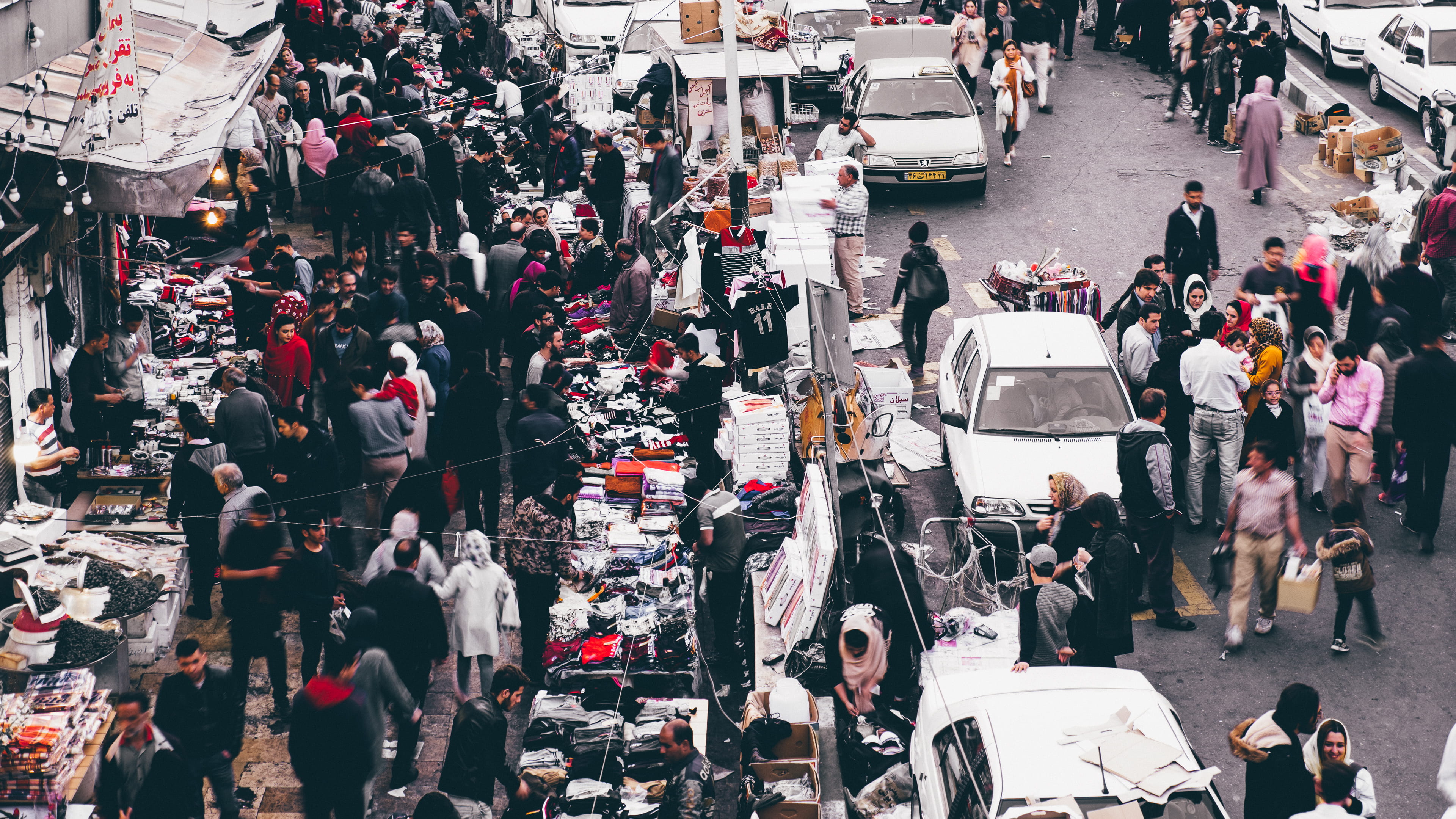 street, 4K, urban, person, automobile, gathering, land vehicle, group of people, real people, vehicle, crowd, human, architecture, lifestyles, women, adult, HD Wallpaper