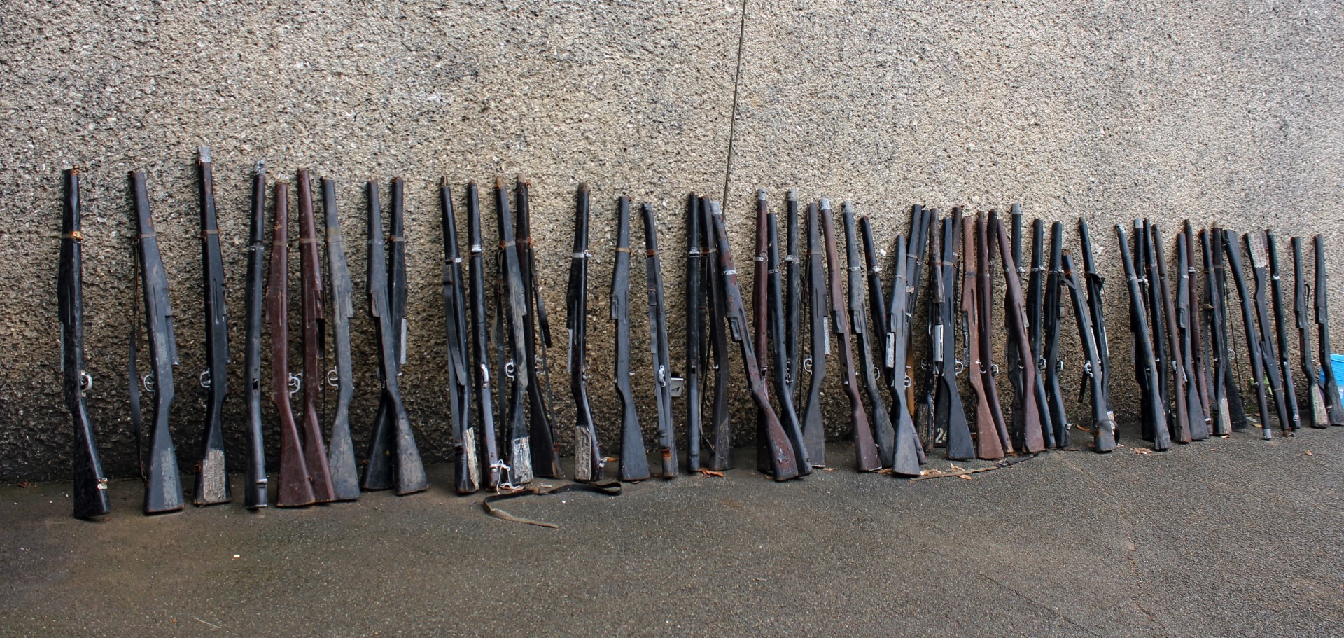 side by side, cadet gun, day, riffles, land, gun, arrangement, food and drink, sand, outdoors, beach, large group of objects, nature, food, cadet riffles, HD Wallpaper