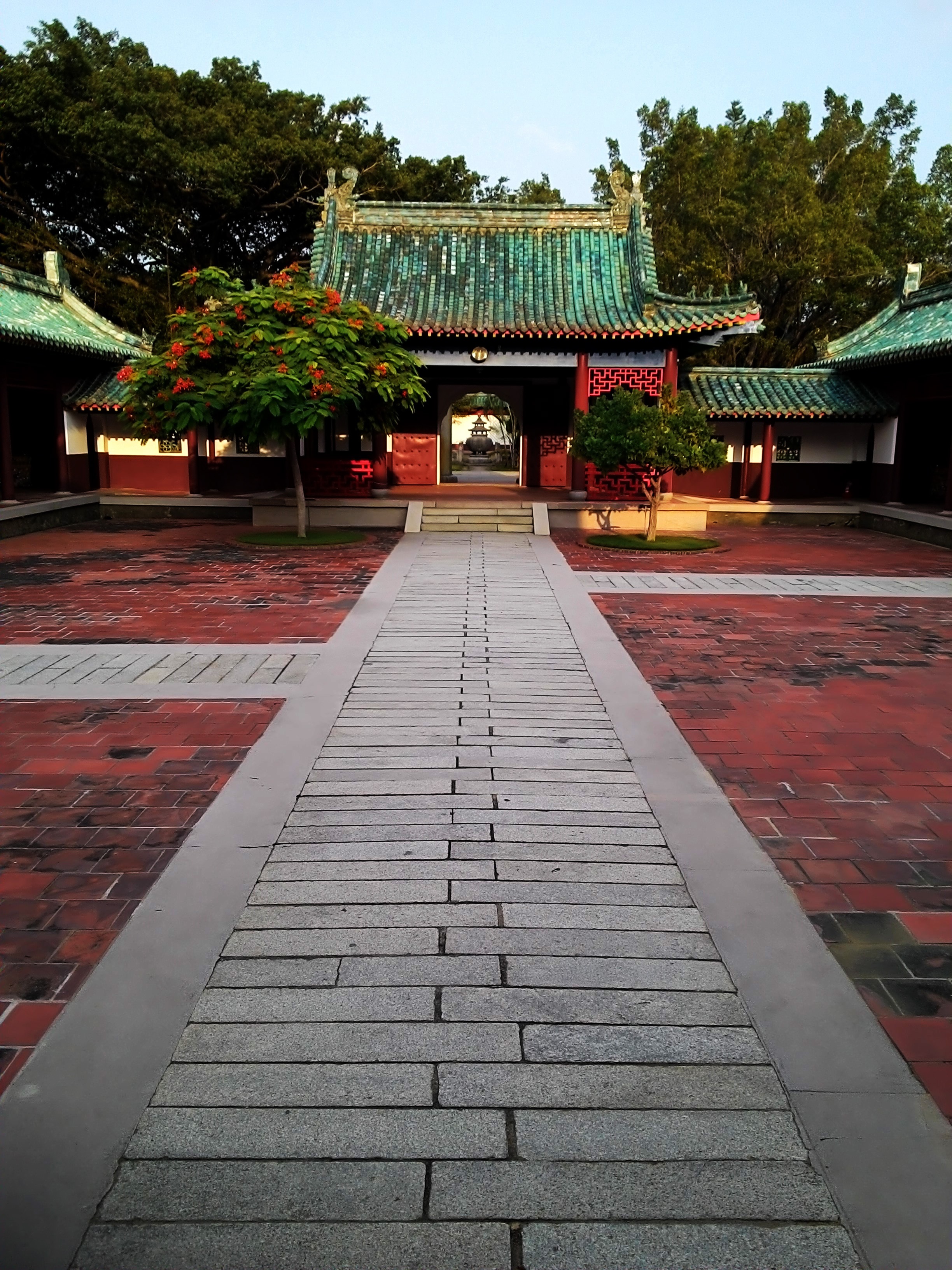 no people, outdoors, built structure, nature, shrine, plant, belief, construction, taoism, architecture, temple, the way forward, religion, taiwan, style, Phone HD Wallpaper