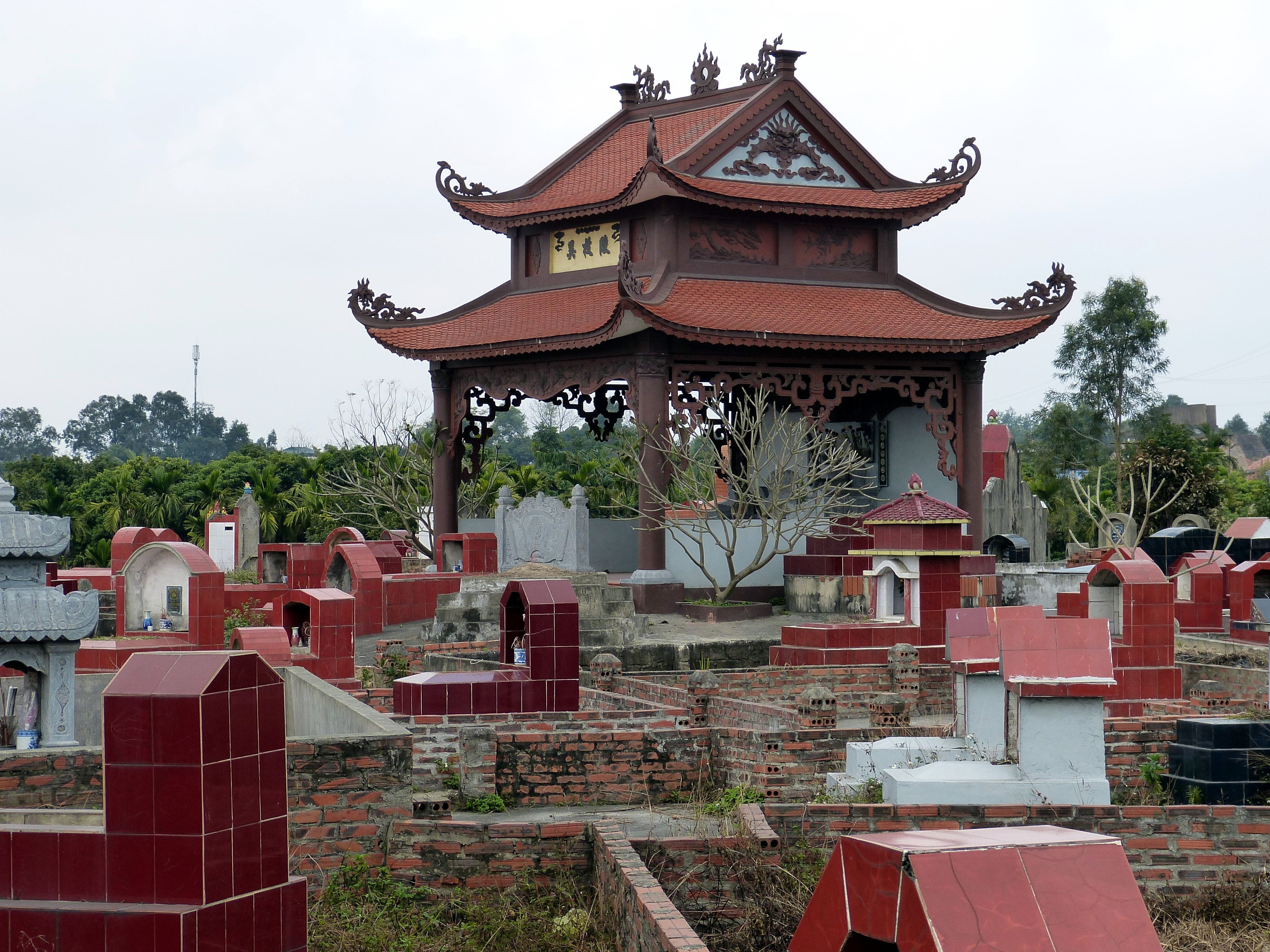 religion, outdoors, building exterior, 4K, building, belief, tree, vietnam, no people, place of worship, plant, spirituality, sky, roof, architecture, HD Wallpaper