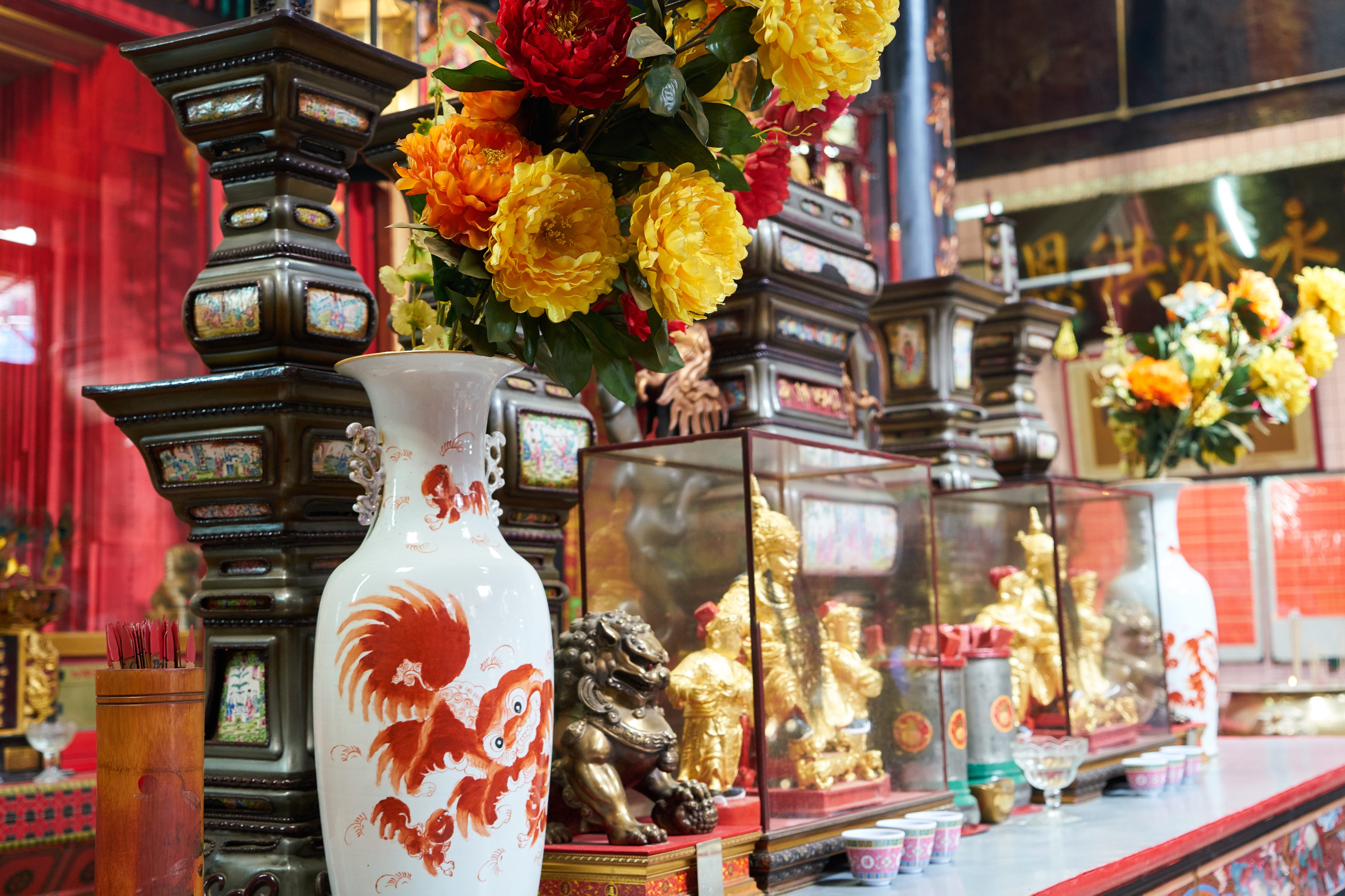 art, retail, for sale, vase, flower, beautiful, no people, human representation, perspective, great, historical, plant, decoration, building, arrangement, HD Wallpaper