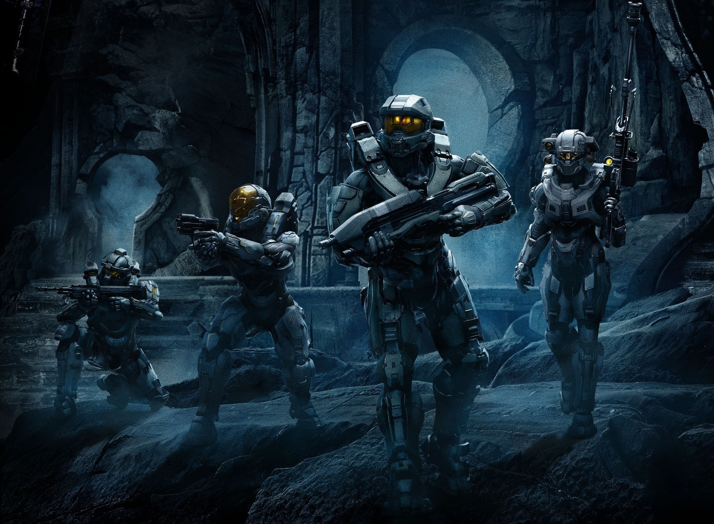 work helmet, Blue Team, real people, architecture, adult, helmet, Master Chief, Spartans, army helmet, aggression, holding, clothing, armed forces, people, HD Wallpaper