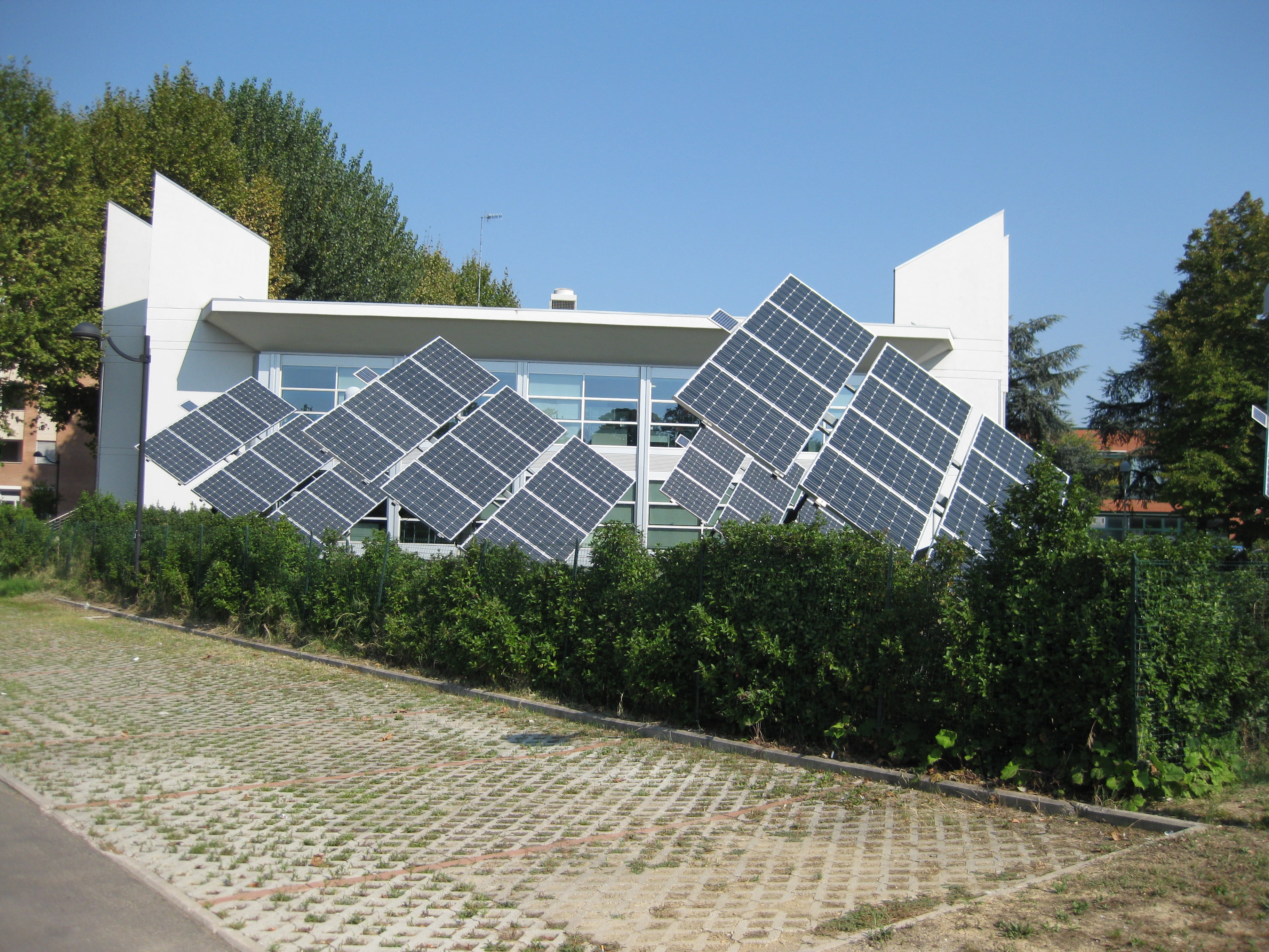 electricity, built structure, plant, day, recycling, solar Panel, building exterior, 2K, nature, power, power Supply, technology, no people, innovation, HD Wallpaper