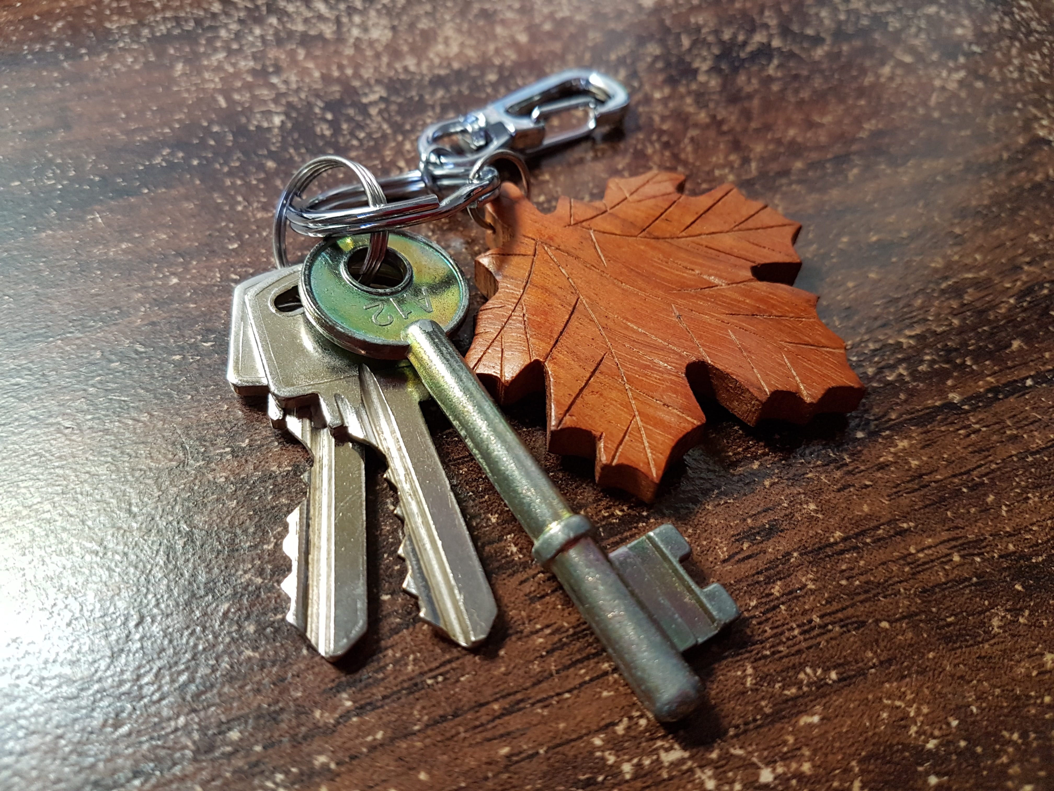 bunch, rusty, door, 4K, equipment, key, wood, day, security, large group of objects, key ring, focus on foreground, still life, corkscrew, access, no people, HD Wallpaper