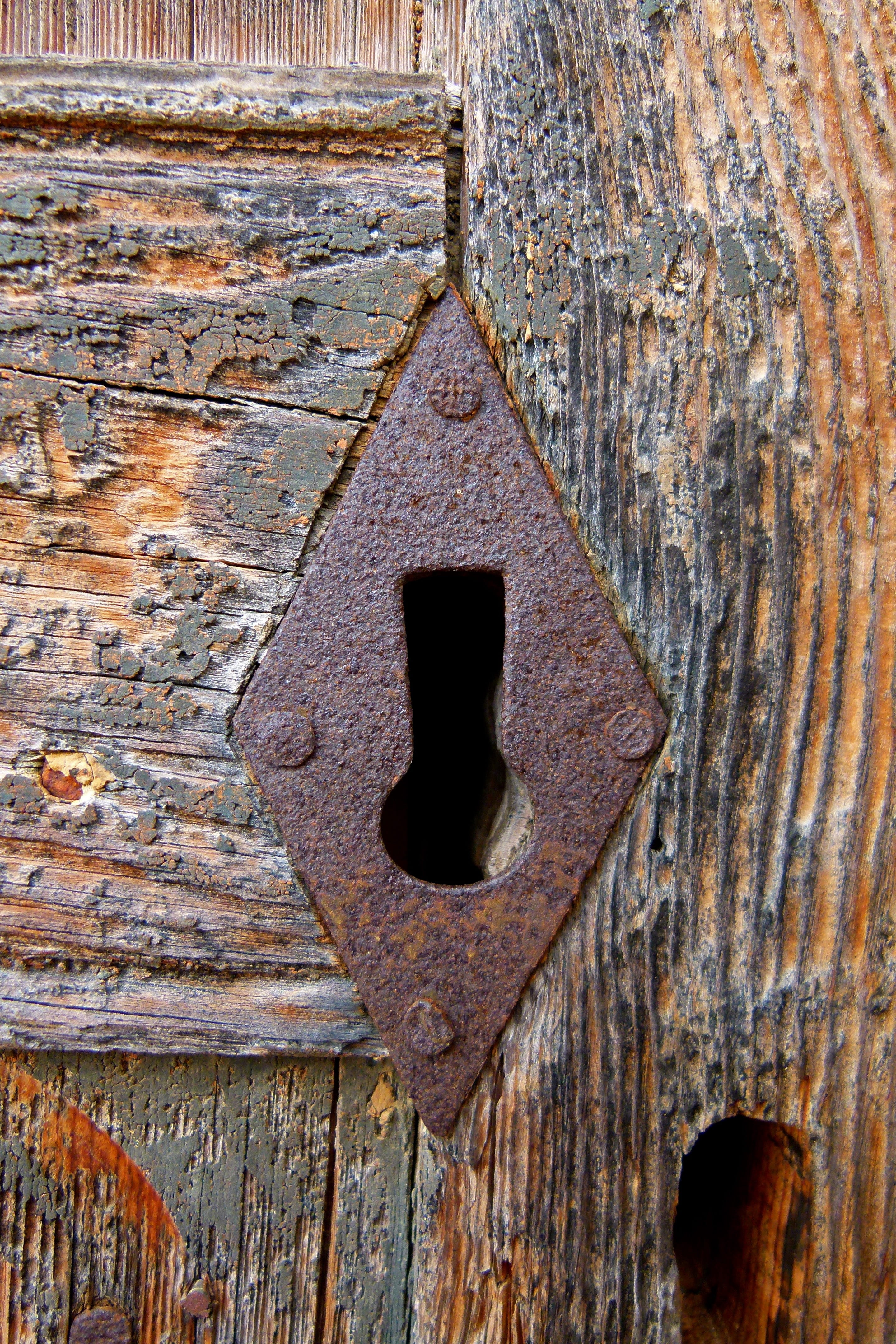 entrance, hole, deterioration, wood, lock, rusty, metal, old, keyhole, wood grain, no people, day, full frame, architecture, pattern, built structure, brown, Phone HD Wallpaper