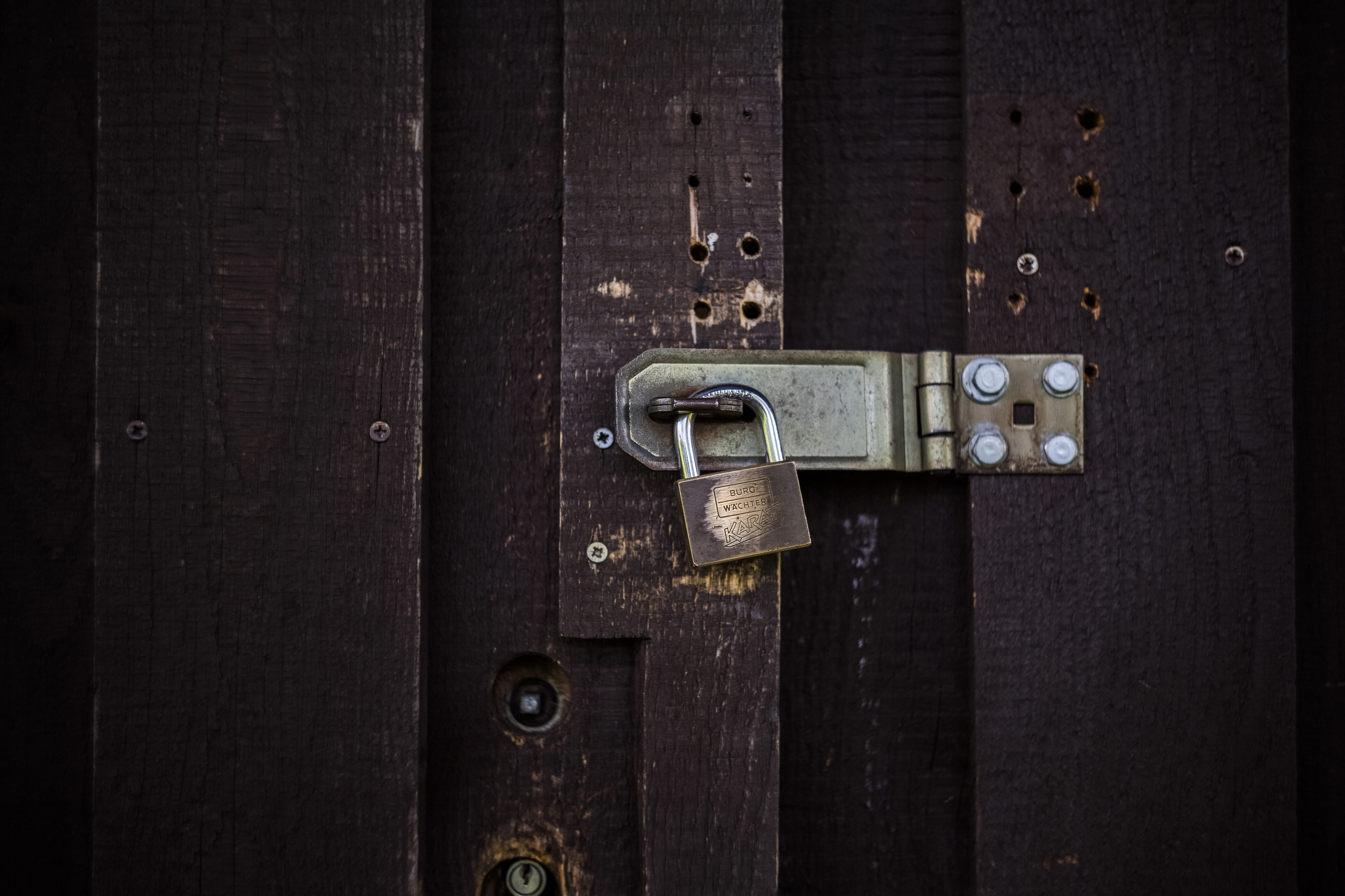 door, wood, backgrounds, closeup, gate, closed, entrance, lock, old-fashioned, alpin, keyhole, shut, detail, screw, latch, hinge, barn, close-up, safety, HD Wallpaper
