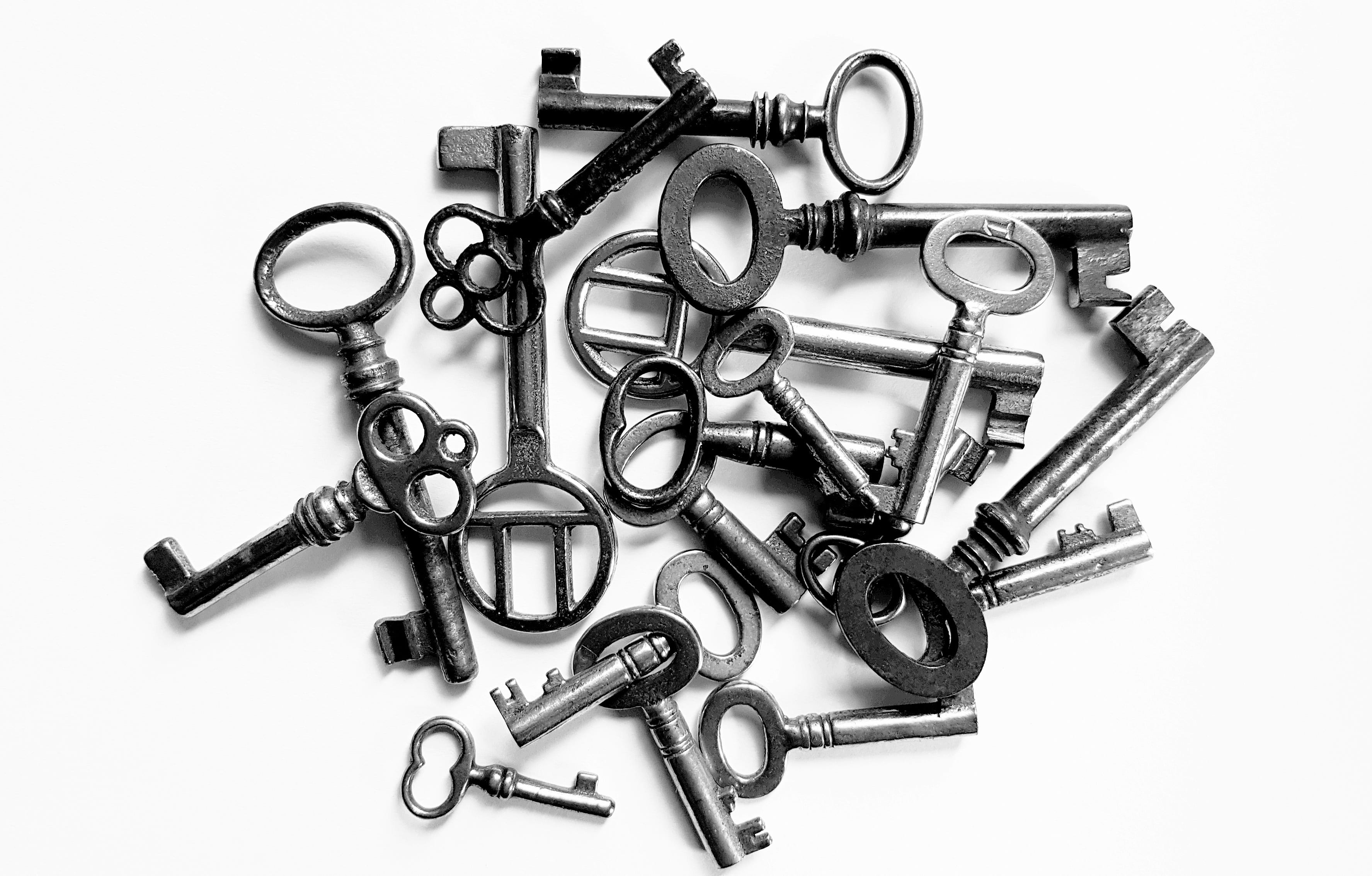 castle, silver, keys, choice, close to, studio shot, metal, iron - metal, old key, key, equipment, variation, collection, pile, blade, close, directly above, HD Wallpaper
