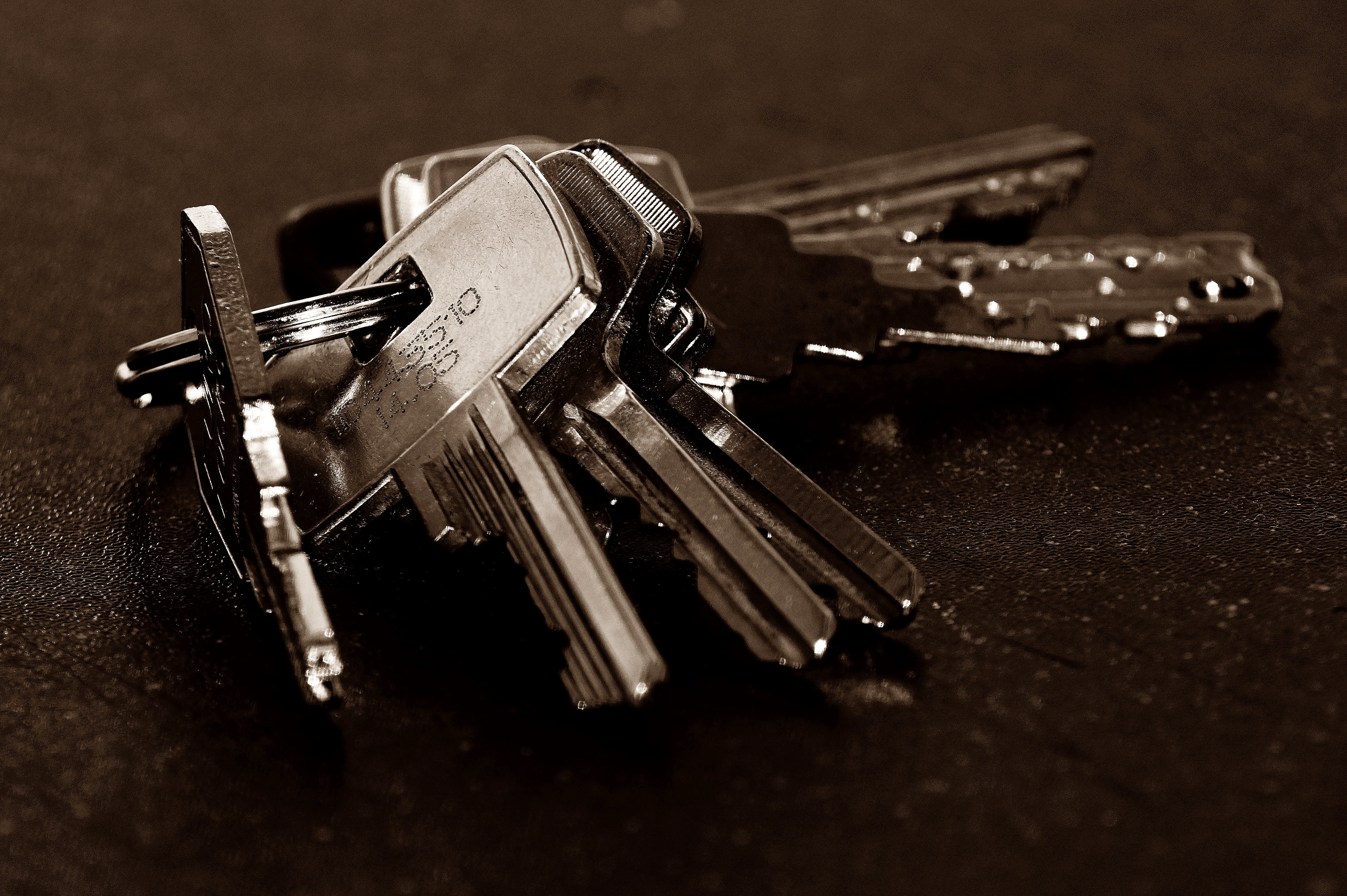 5K, key, sign, gun, keys, violence, security, ring, still life, safety, close-up, secure, metal, protection, day, collection, handgun, no people, surface, HD Wallpaper