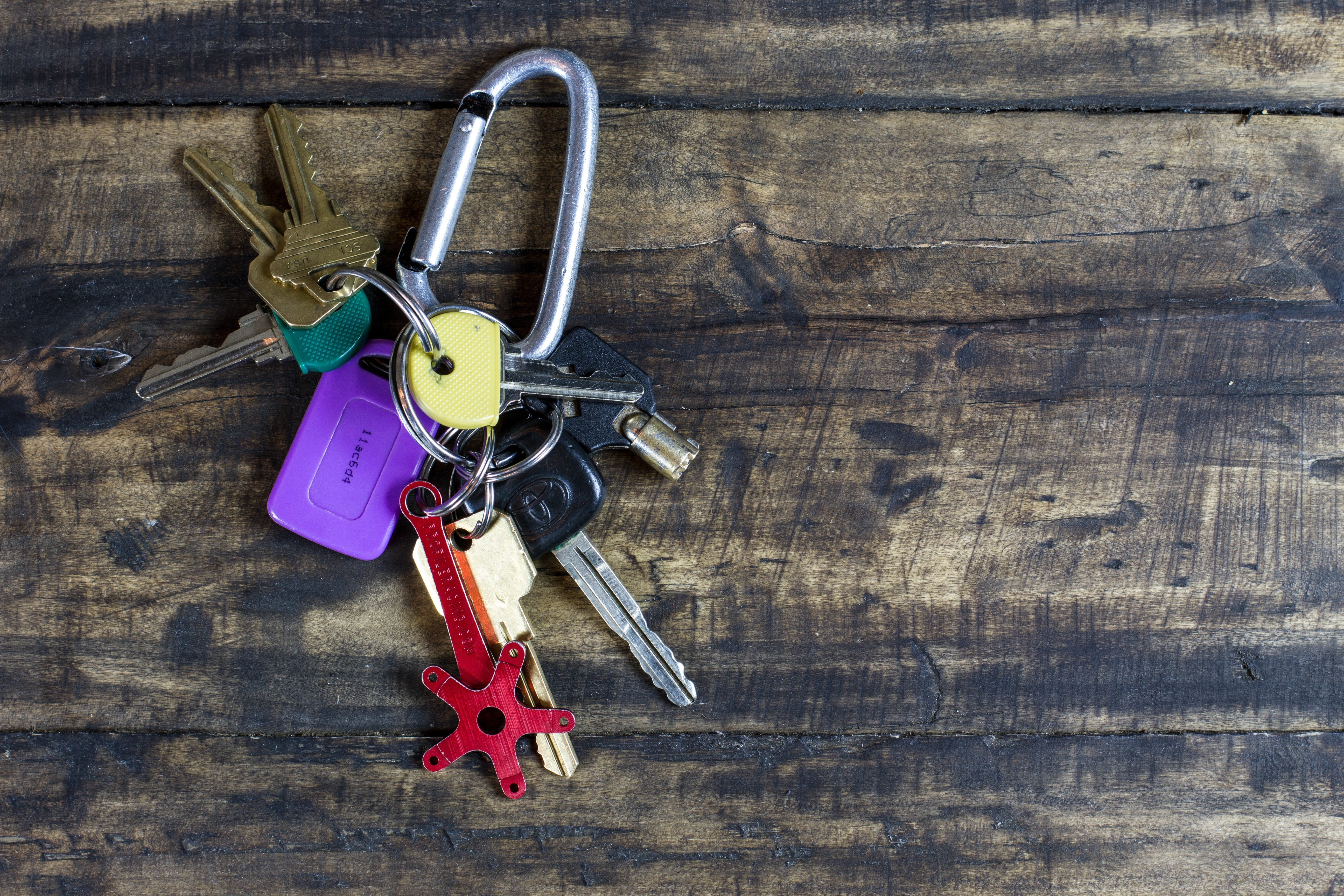 gold, flying, day, table, sale, estate, no People, business, home, multi colored, key, choice, keys, love lock, lock, property, access, padlock, directly above, HD Wallpaper