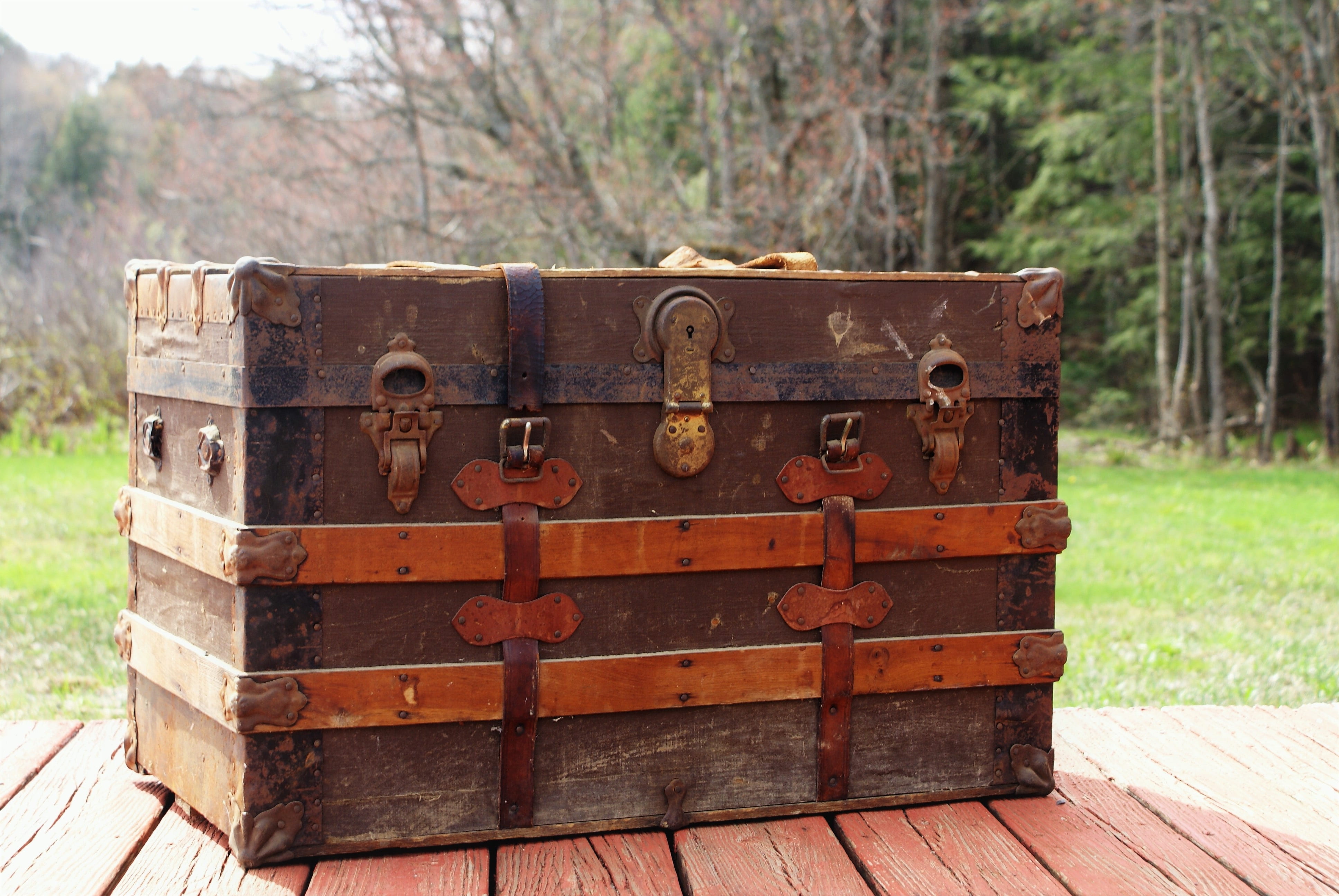 wood - material, day, lock, safety, wooden, box, metal, antique, travel, vintage, brown, trunk, chest, treasure box, old, luggage, protection, voyage, surface, HD Wallpaper