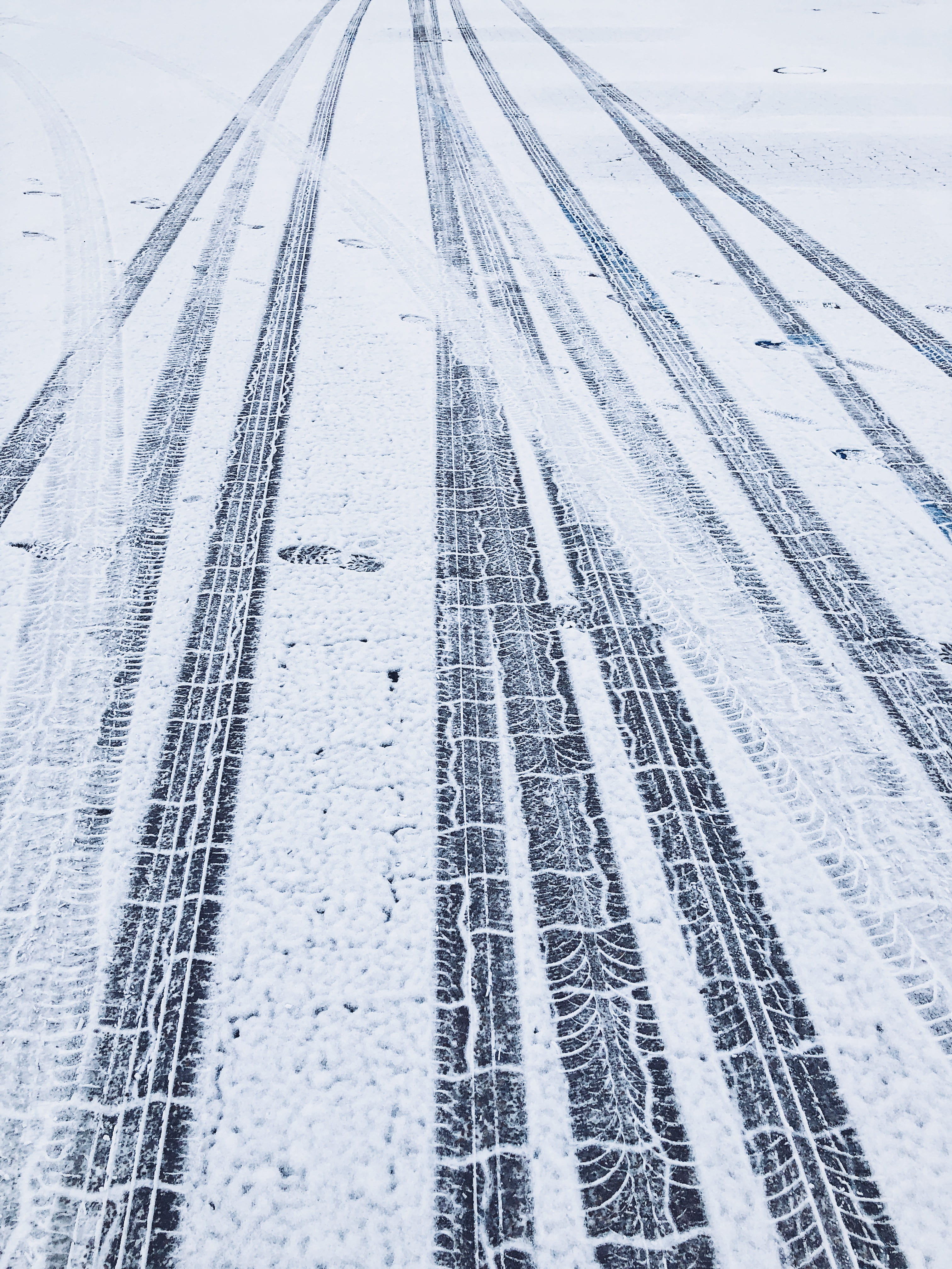 iphone x, no people, snowing, 4K, white, snow, white color, tire track, ski track, texture, daytime, winter, road prints, footprint, vsco, taken, wheel, Phone HD Wallpaper