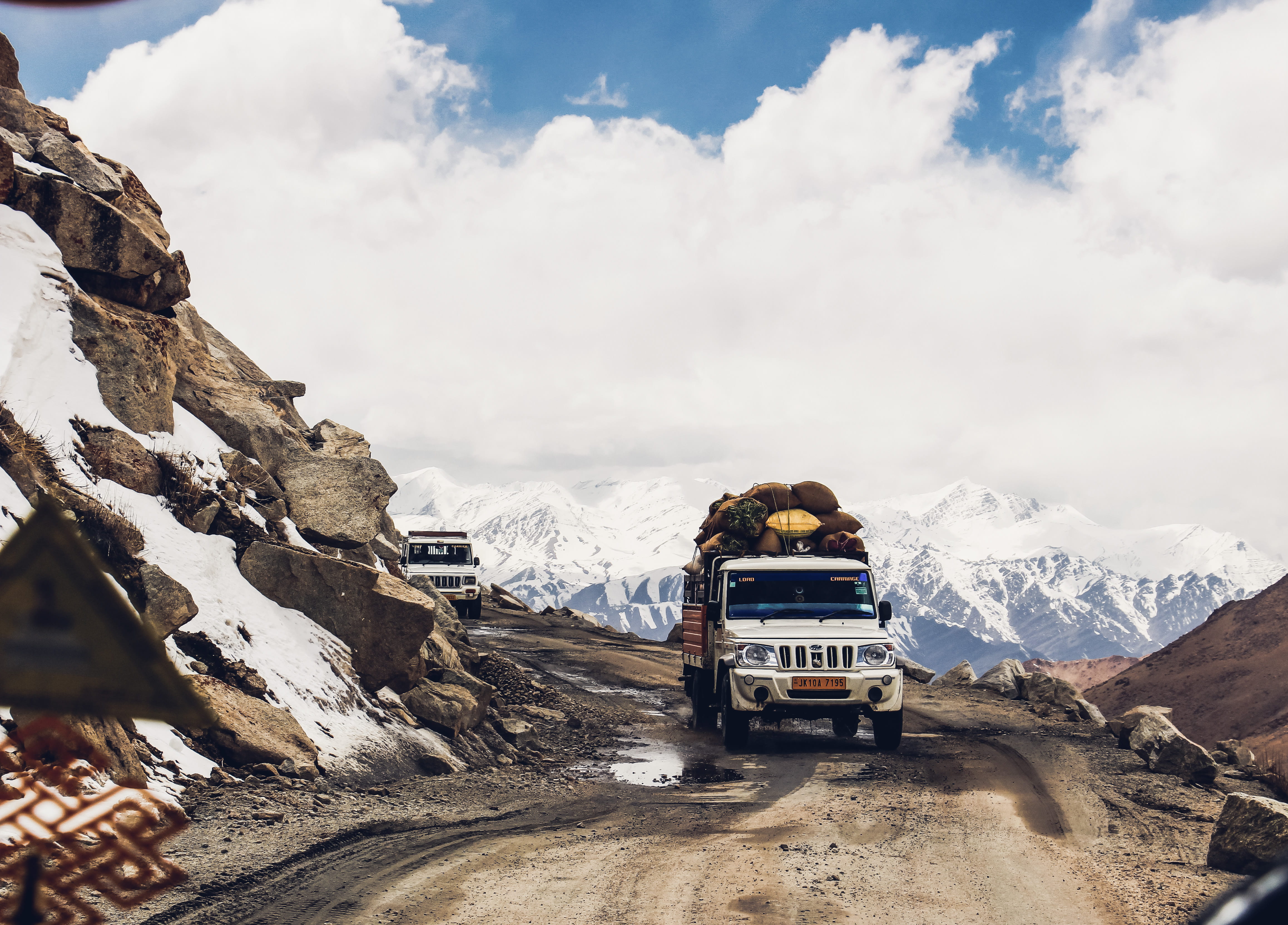 mountain range, 4K, scenics - nature, snowcapped mountain, truck, jeep, 4x4, land vehicle, dirt, snow, travel, rocks, clouds, winter, environment, real people, HD Wallpaper