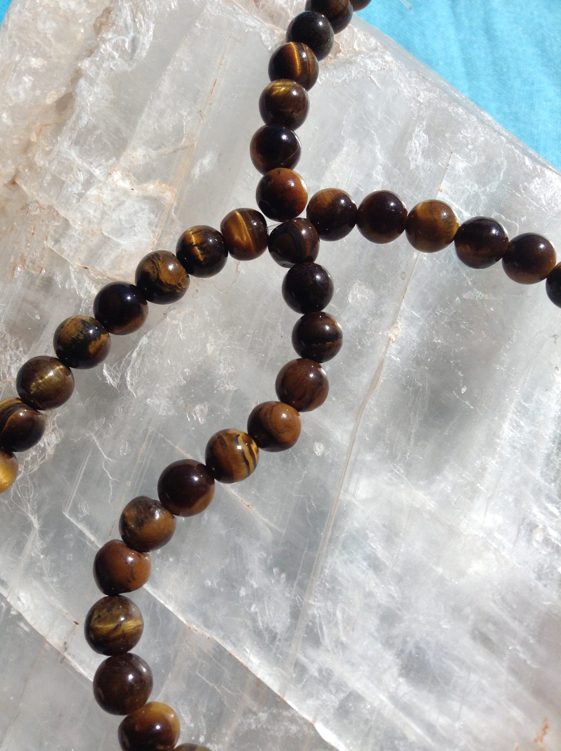 close-up, still life, food, food and drink, natural stone, high angle view, wealth, Beads, white color, pearl jewelry, wood - material, TigerS Eye, gemology, Phone HD Wallpaper