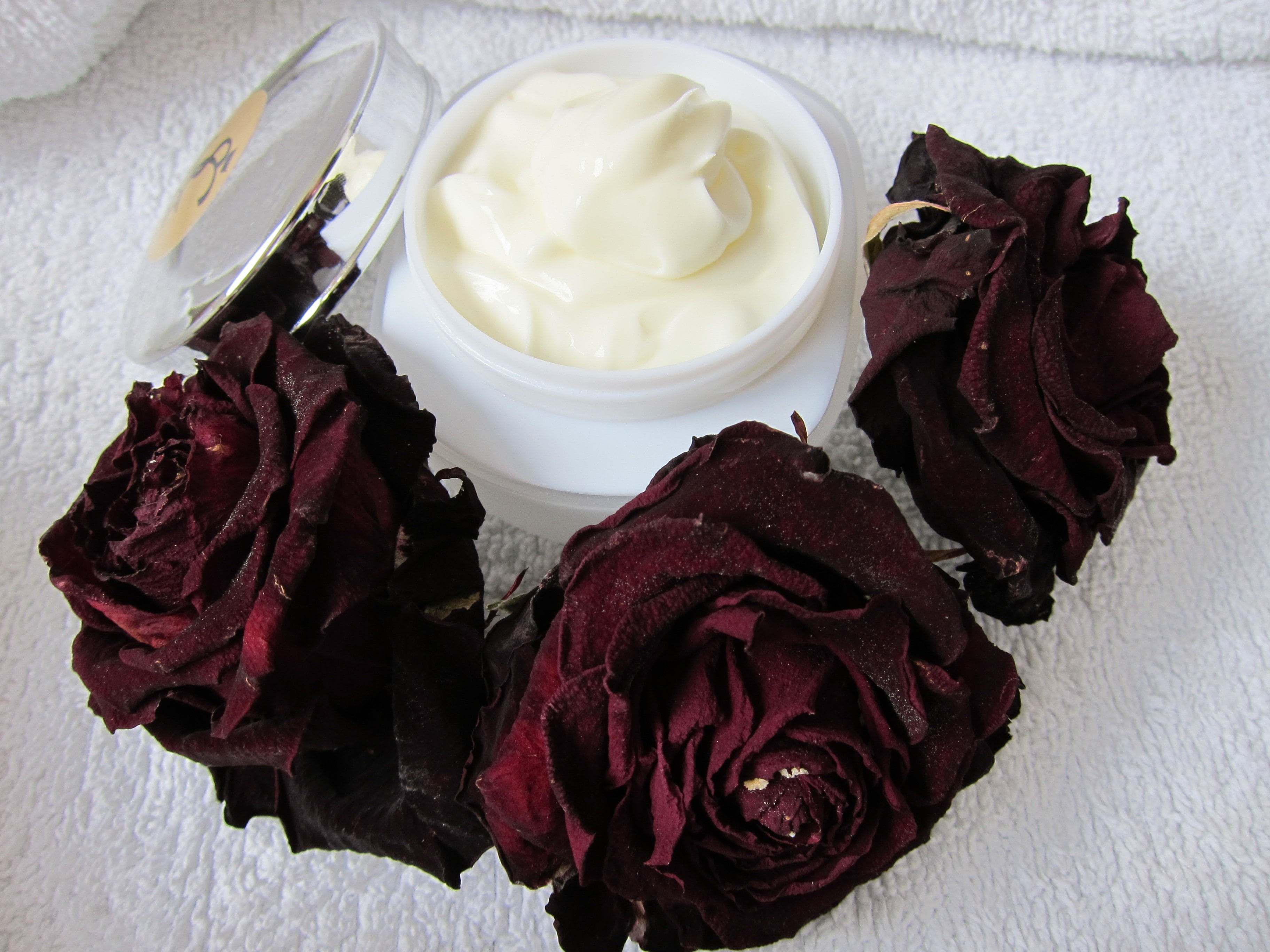 pamper, freshness, beauty in nature, cream, rose - Flower, indulgence, rose, flower head, plant, indoors, fragility, cream jar, cosmetic packaging, flowering plant, HD Wallpaper