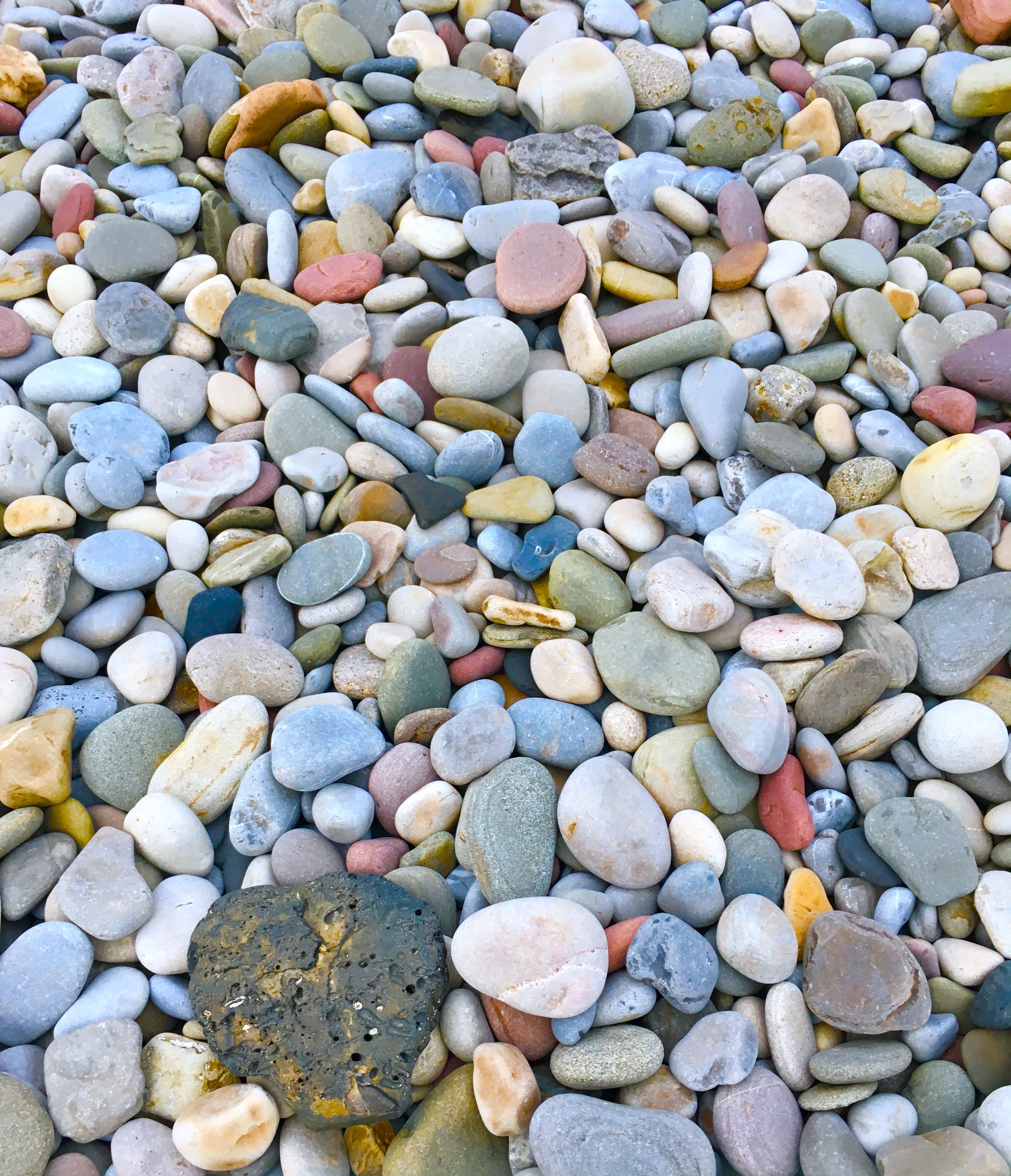 stone, high angle view, textured, rock, stone beach, land, outdoors, seaside, gravel, backgrounds, crystal, day, rocks, outdoor, pebbles, multi colored, Phone HD Wallpaper
