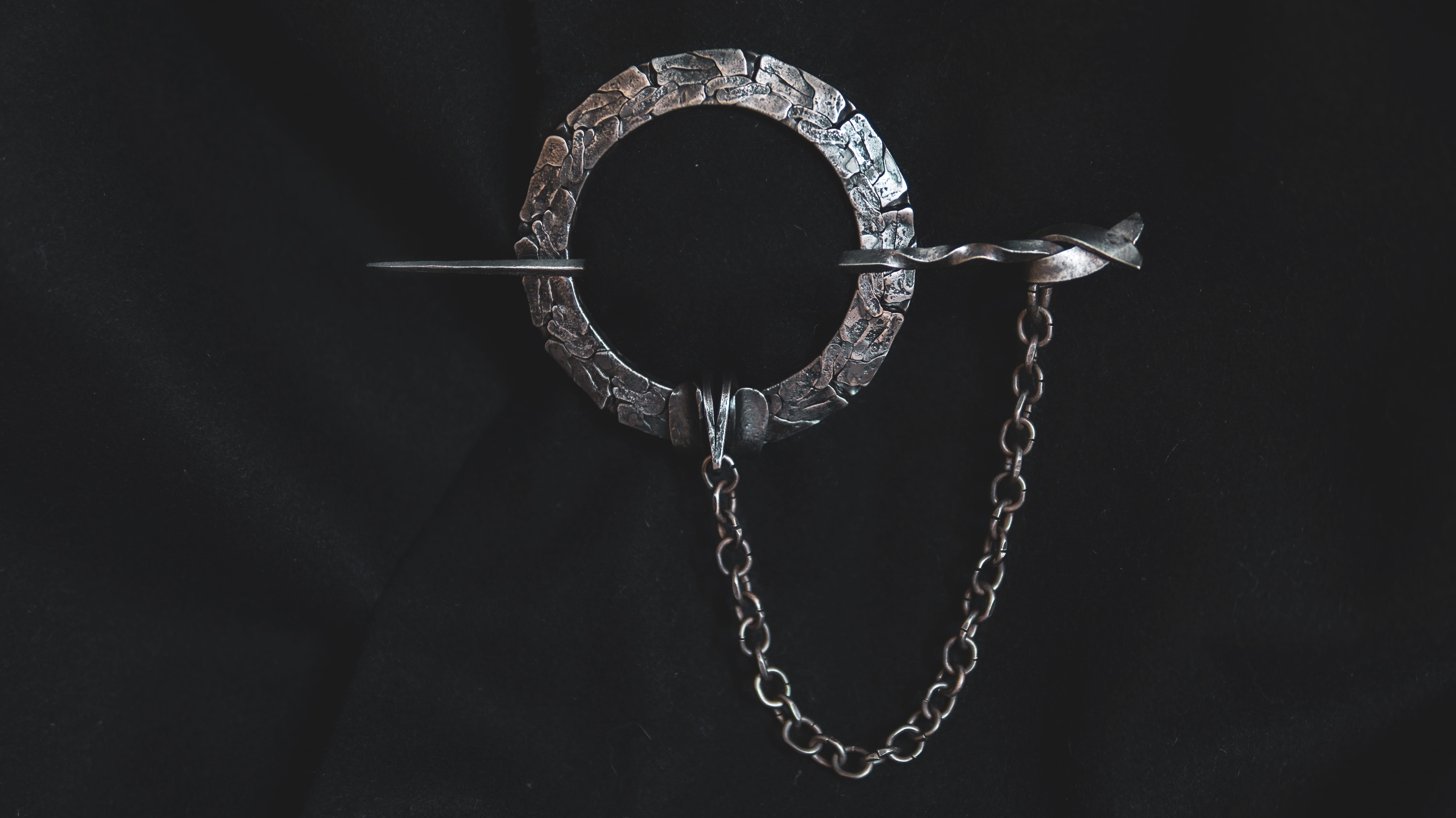 chain, diamond, close-up, necklace, silver colored, horseshoe, metal, diamond - gemstone, armor, studio shot, accessory, black color, white color, luxury, HD Wallpaper