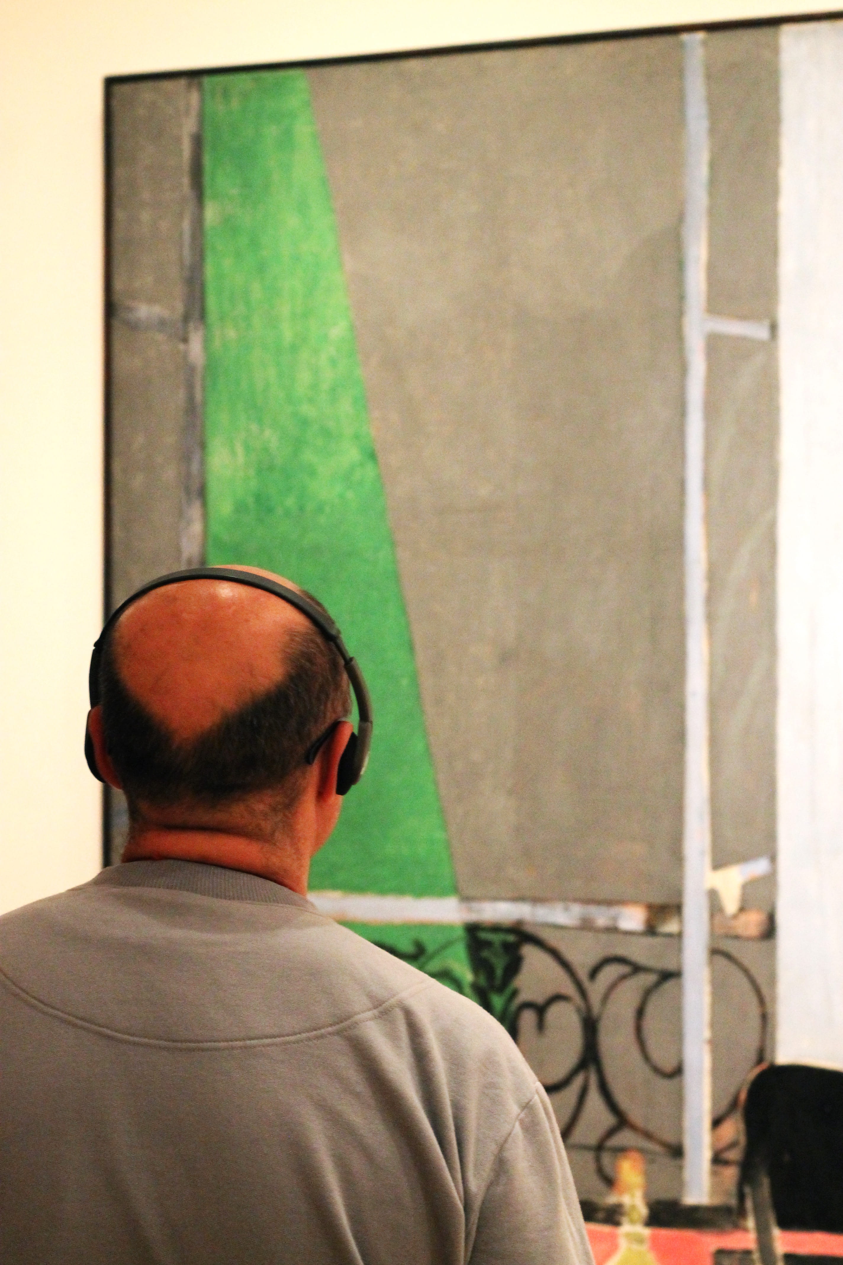 real people, man, looking, old man, art, portrait, standing, future, contemplate, abstract, one person, music, wall - building feature, the museum of modern art, Phone HD Wallpaper