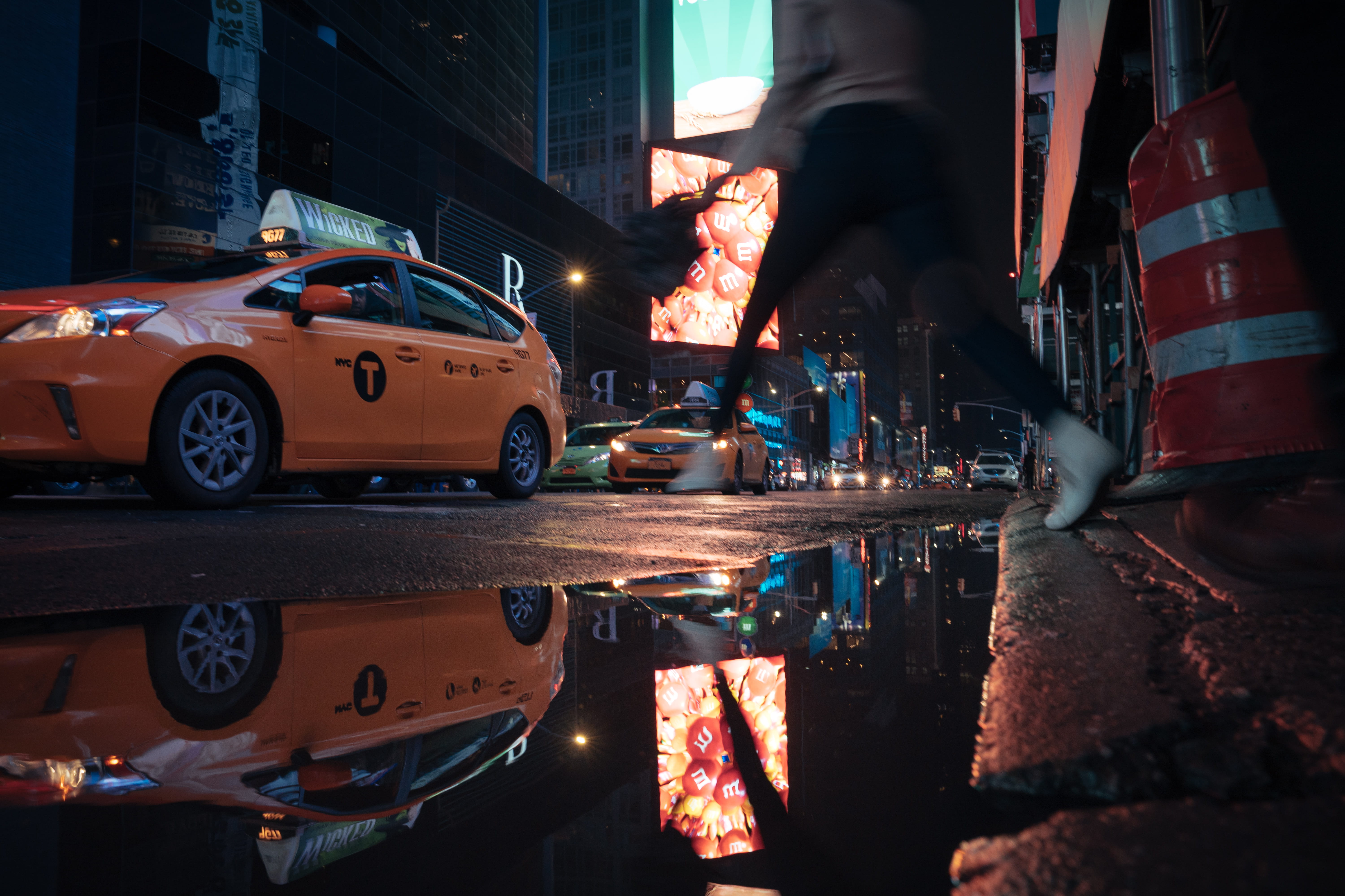 land vehicle, city, nature, building exterior, street, transportation, reflection, usa, jump, motor vehicle, travel, new york, mode of transportation, night, HD Wallpaper