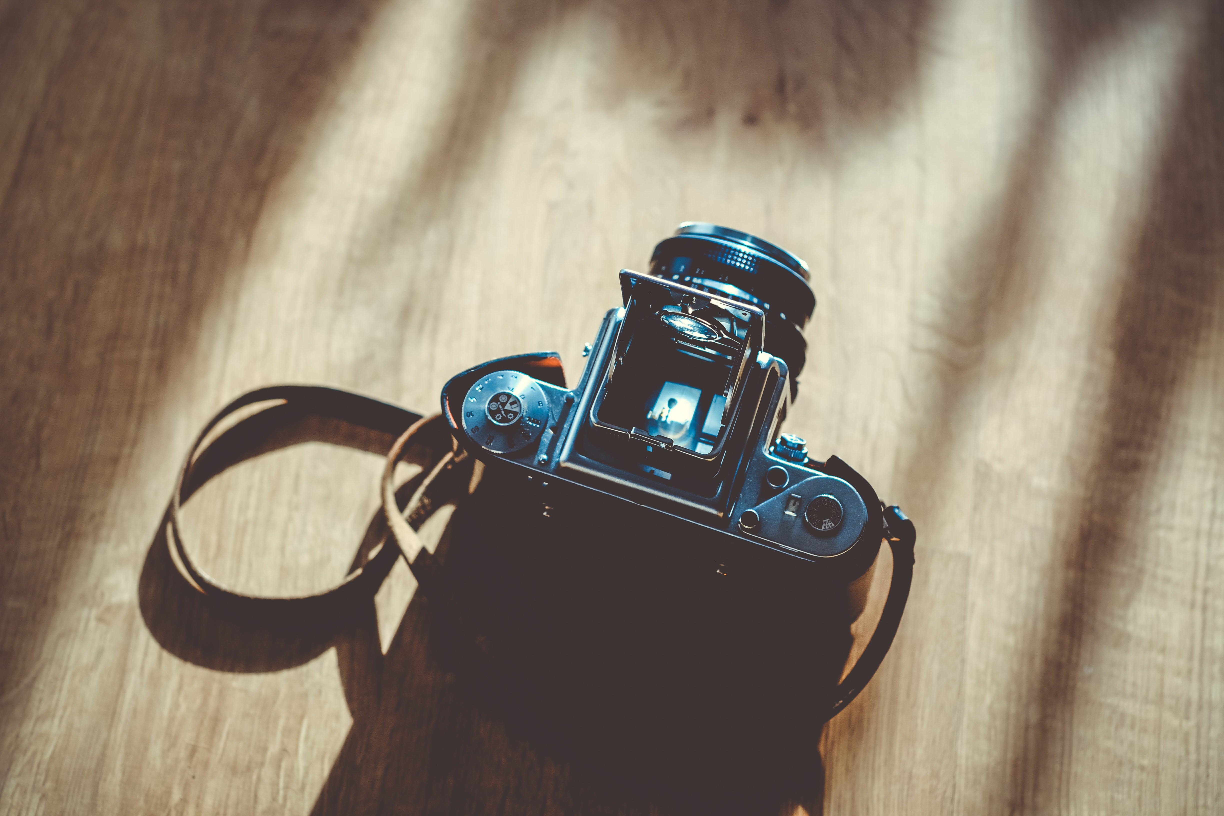 wood - material, indoors, lens - optical instrument, camera, still life, high angle view, camera - photographic equipment, focus on foreground, old-fashioned, HD Wallpaper