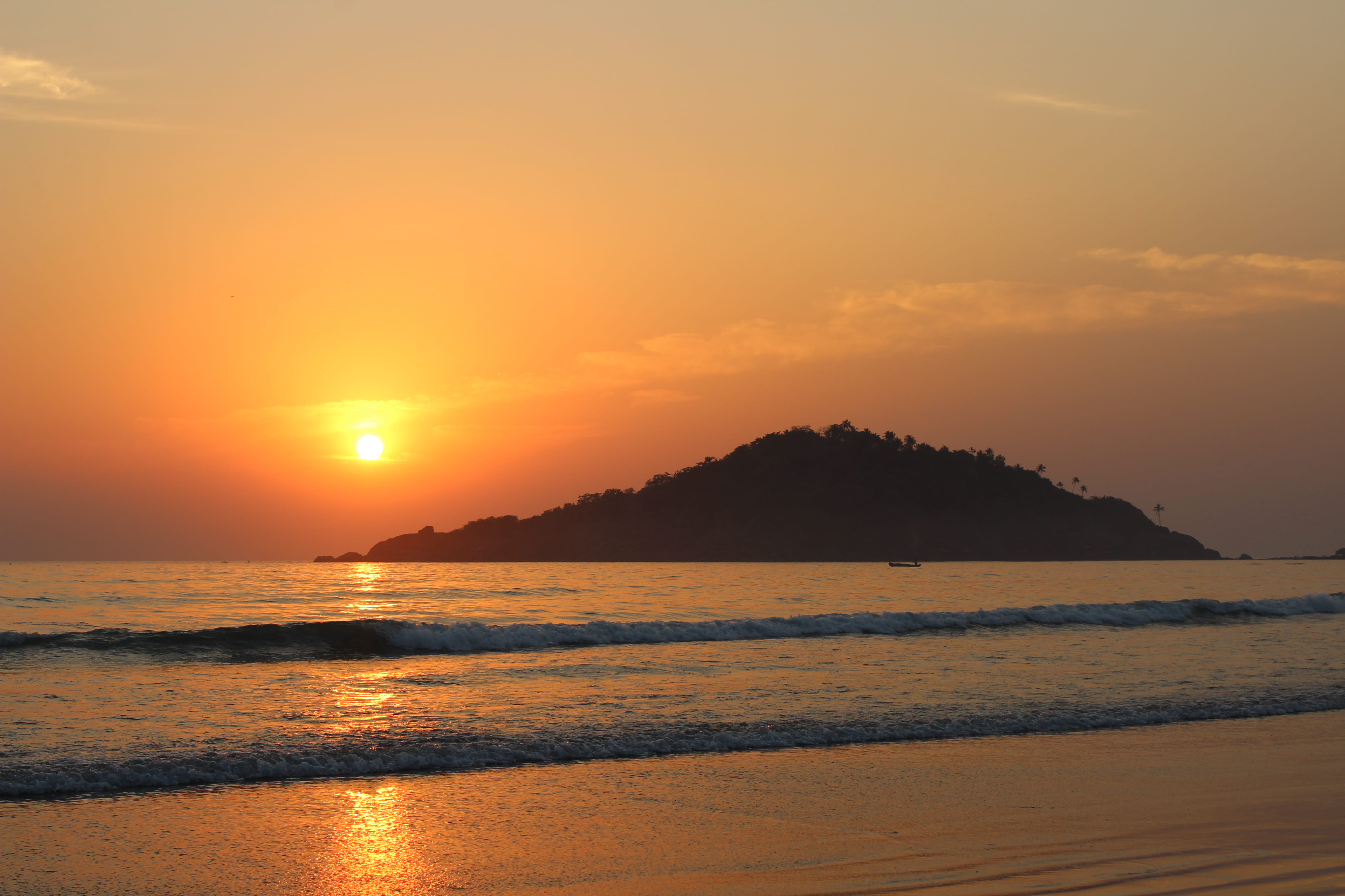 horizon over water, reflection, 5K, cloud - sky, sunset, scenics - nature, orange, beauty in nature, water, sky, idyllic, goa, india, orange color, beach, HD Wallpaper