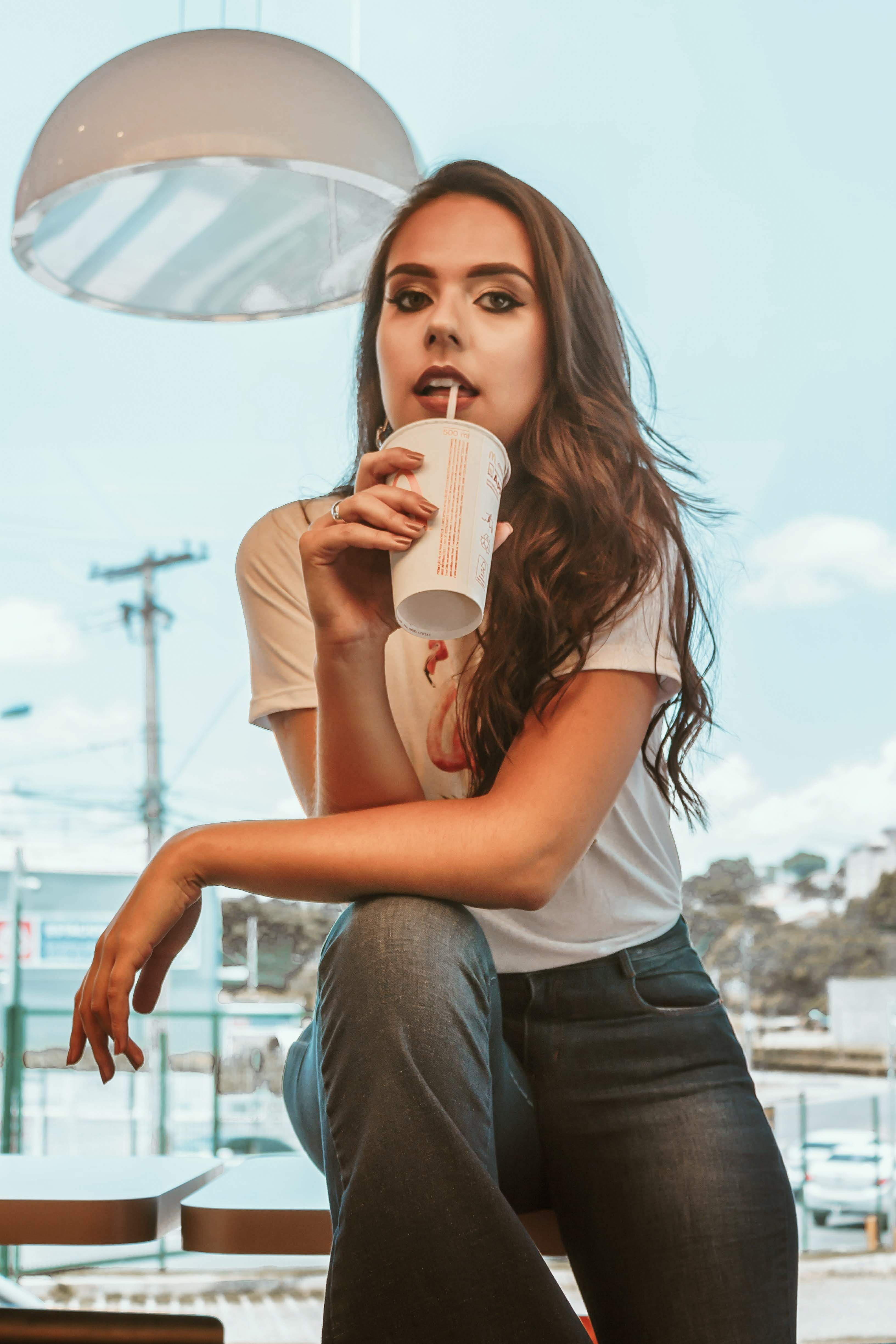 cup, real people, human, portrait, mug, refreshment, beautiful, enjoyment, posing, drinking, model, hair, 4K, drink, lifestyles, wear, one person, coffee cup, Phone HD Wallpaper