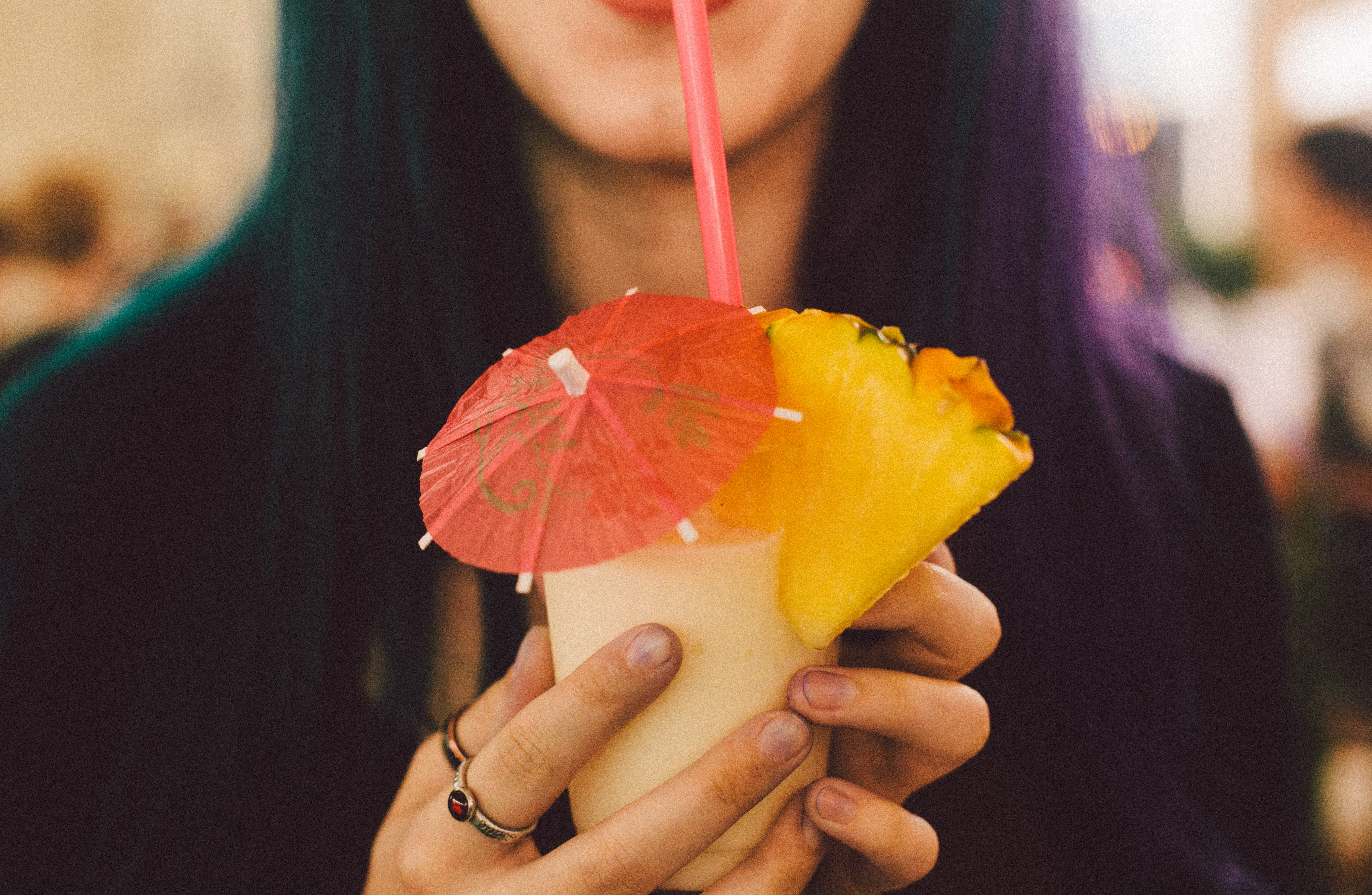 shake, one person, focus on foreground, adult, food and drink, midsection, nail, holding, yellow, leaf, human body part, outdoors, rings, parasol, drink, HD Wallpaper