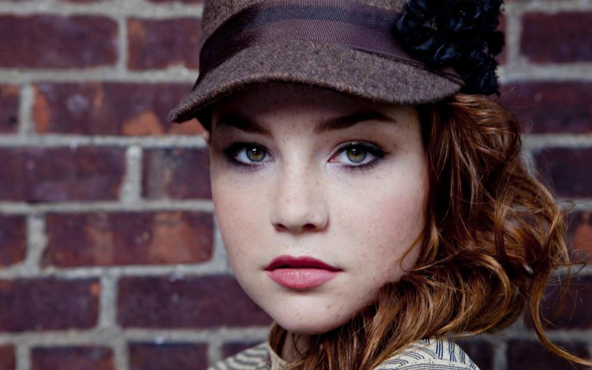 city, young adult, body part, social issues, redhead, headshot, women, adult, hairstyle, depression - sadness, clothing, teenager, one person, brick wall, HD Wallpaper