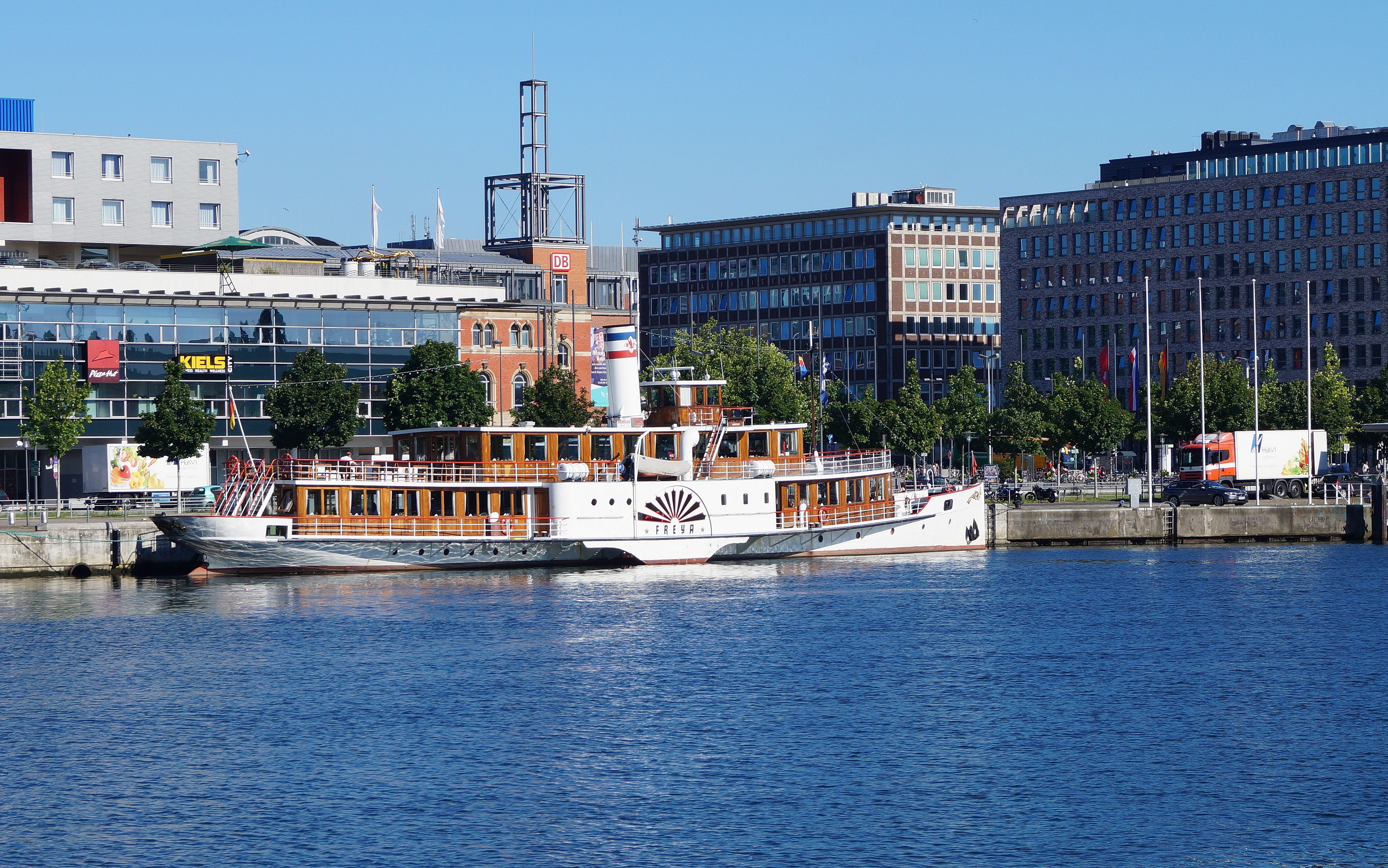 sea, kay, mode of transportation, ship, sky, 4K, horizontal, freya, outdoors, the urban landscape, apartment, megalopolis, steamer, tourism, passenger craft, HD Wallpaper