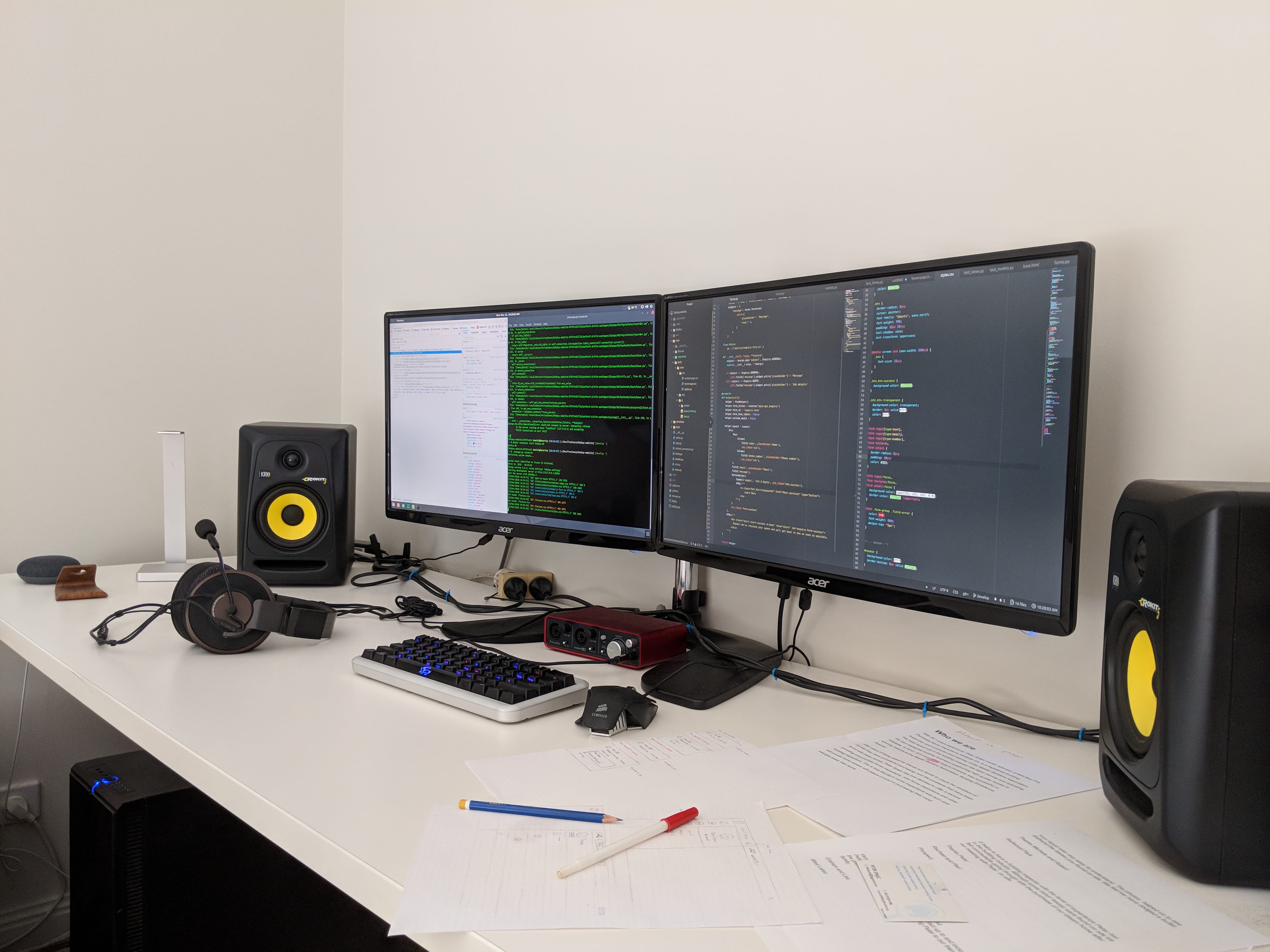 indoors, no people, 4K, technology, music, business, computer monitor, computer, desktop pc, programming, internet, wireless technology, equipment, coding, HD Wallpaper