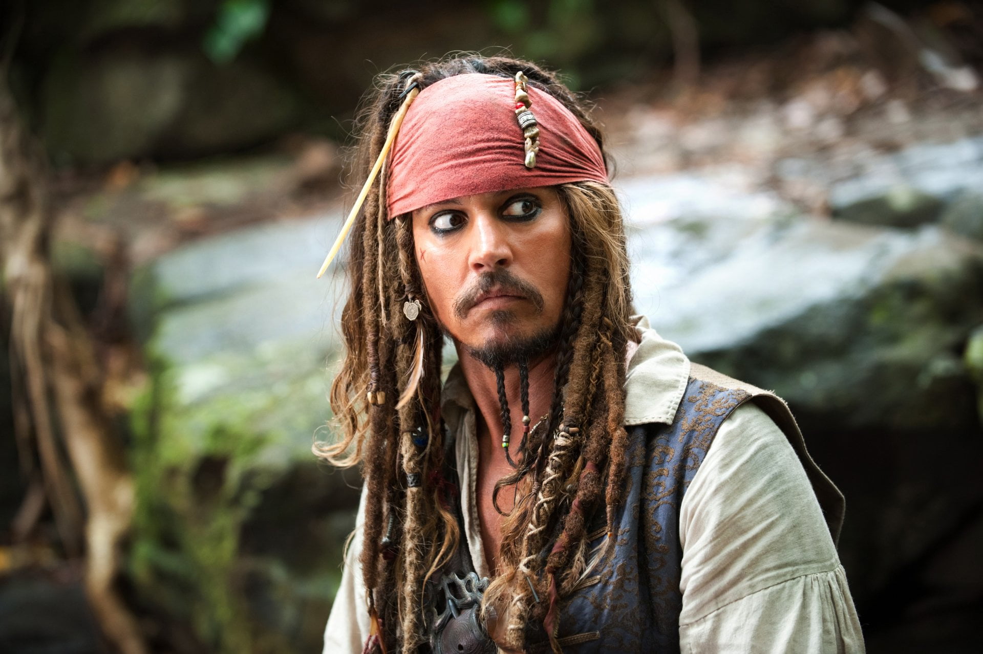 contemplation, Pirates of the Caribbean: On Stranger Tides, Johnny Depp, leisure activity, tree, 1080P, facial hair, real people, young adult, Jack Sparrow, HD Wallpaper
