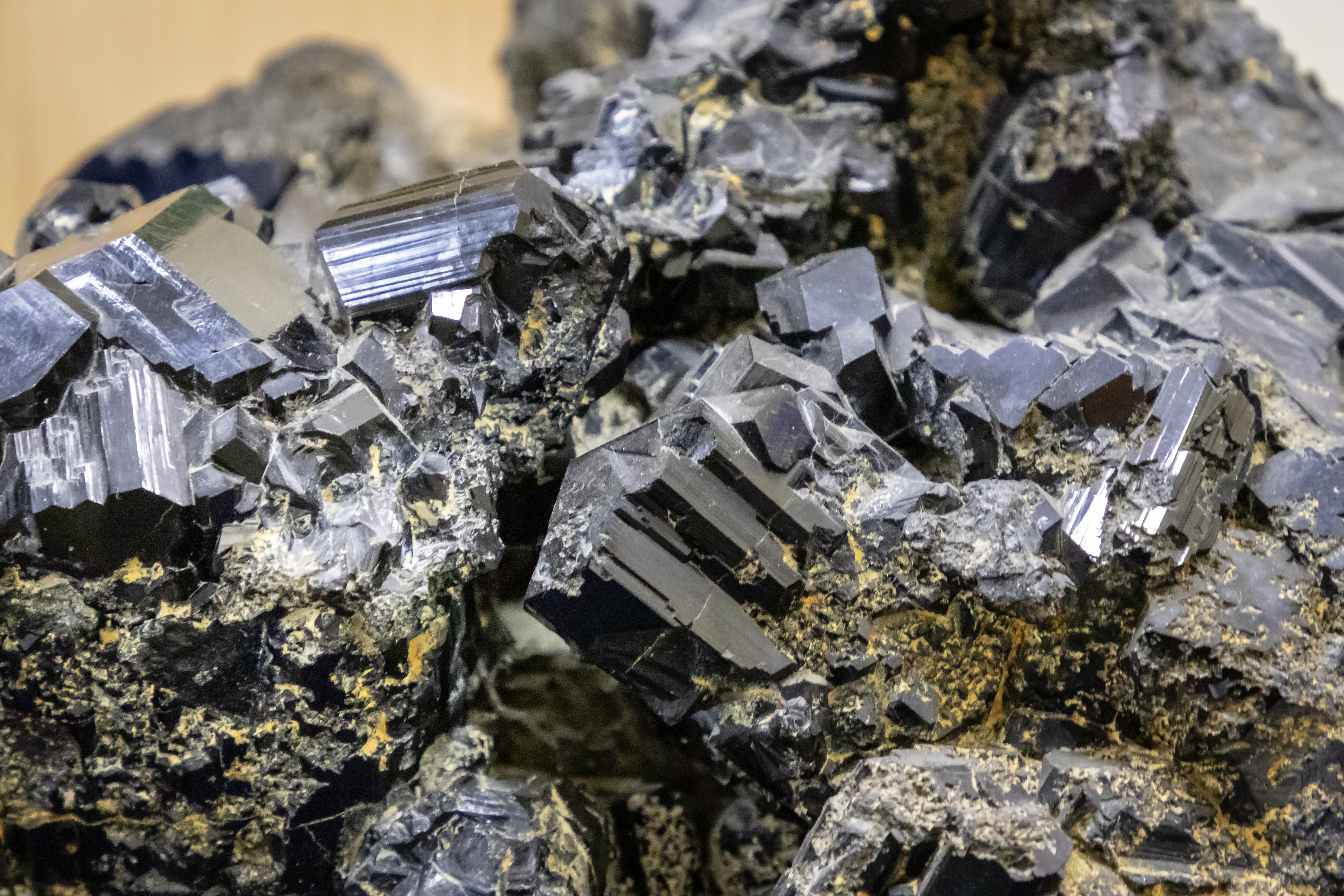 damaged, rough, bunker, nature, metal, demolition, geology, anthracite, treasure, gold colored, coal, crystal, textured, lab, trash, building, indoors, HD Wallpaper